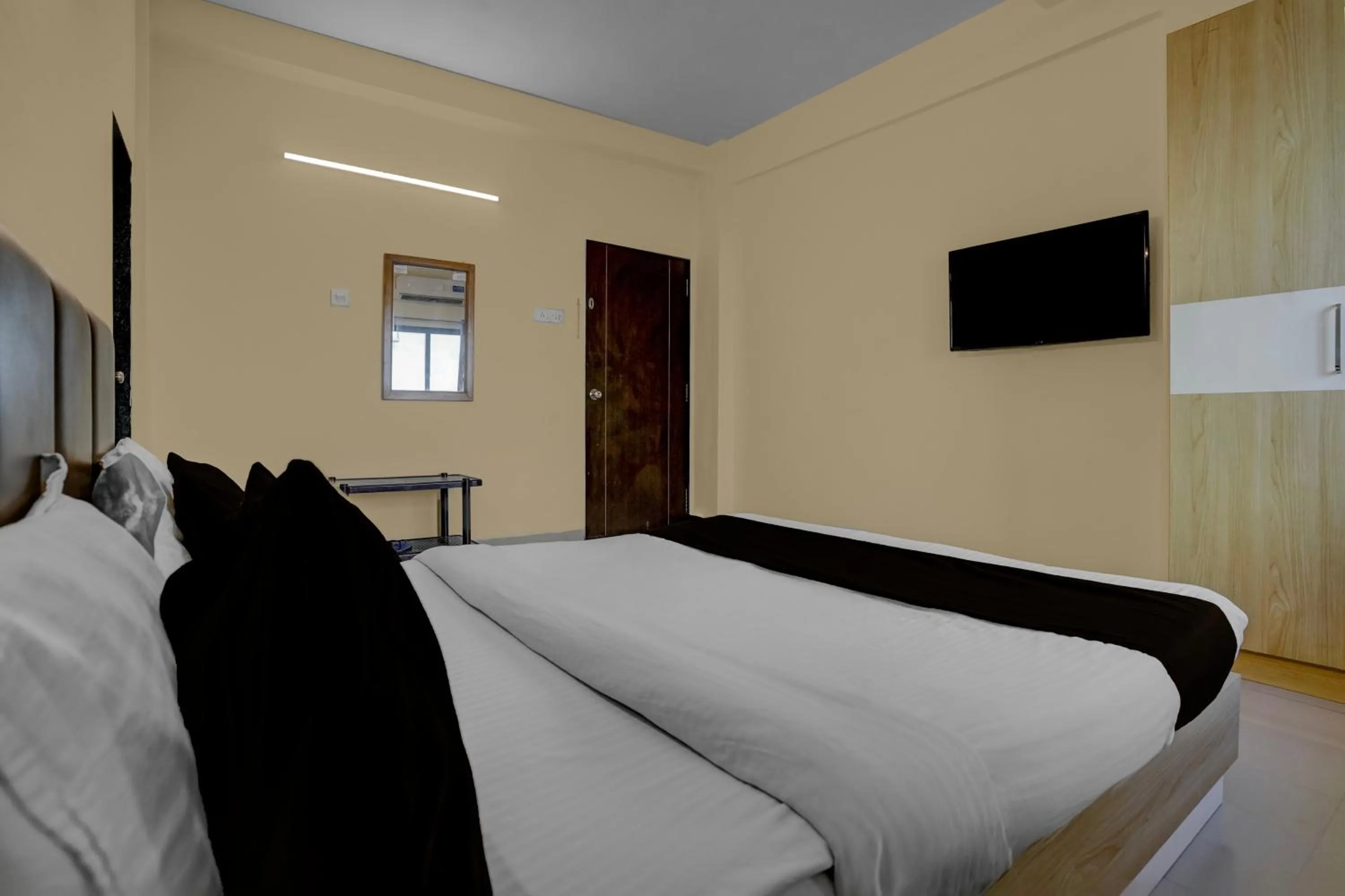 Bedroom, Bed in Hotel O Vapi GIDC Formerly Zion Inn