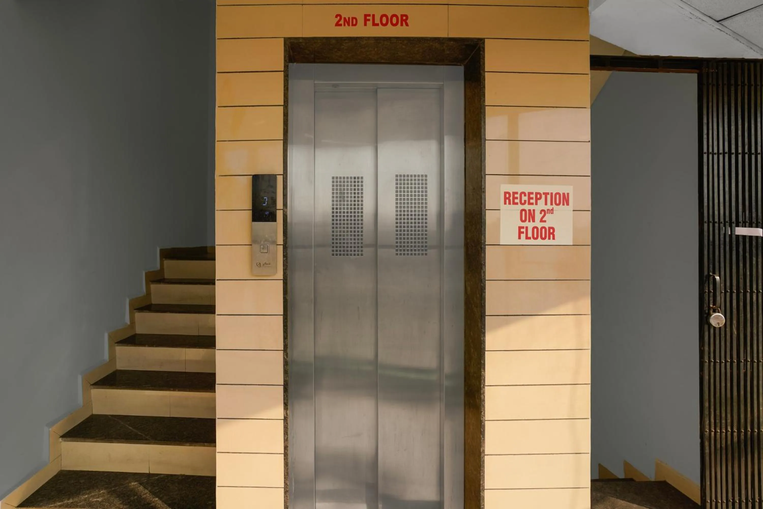 Lobby or reception in Hotel O Vapi GIDC Formerly Zion Inn