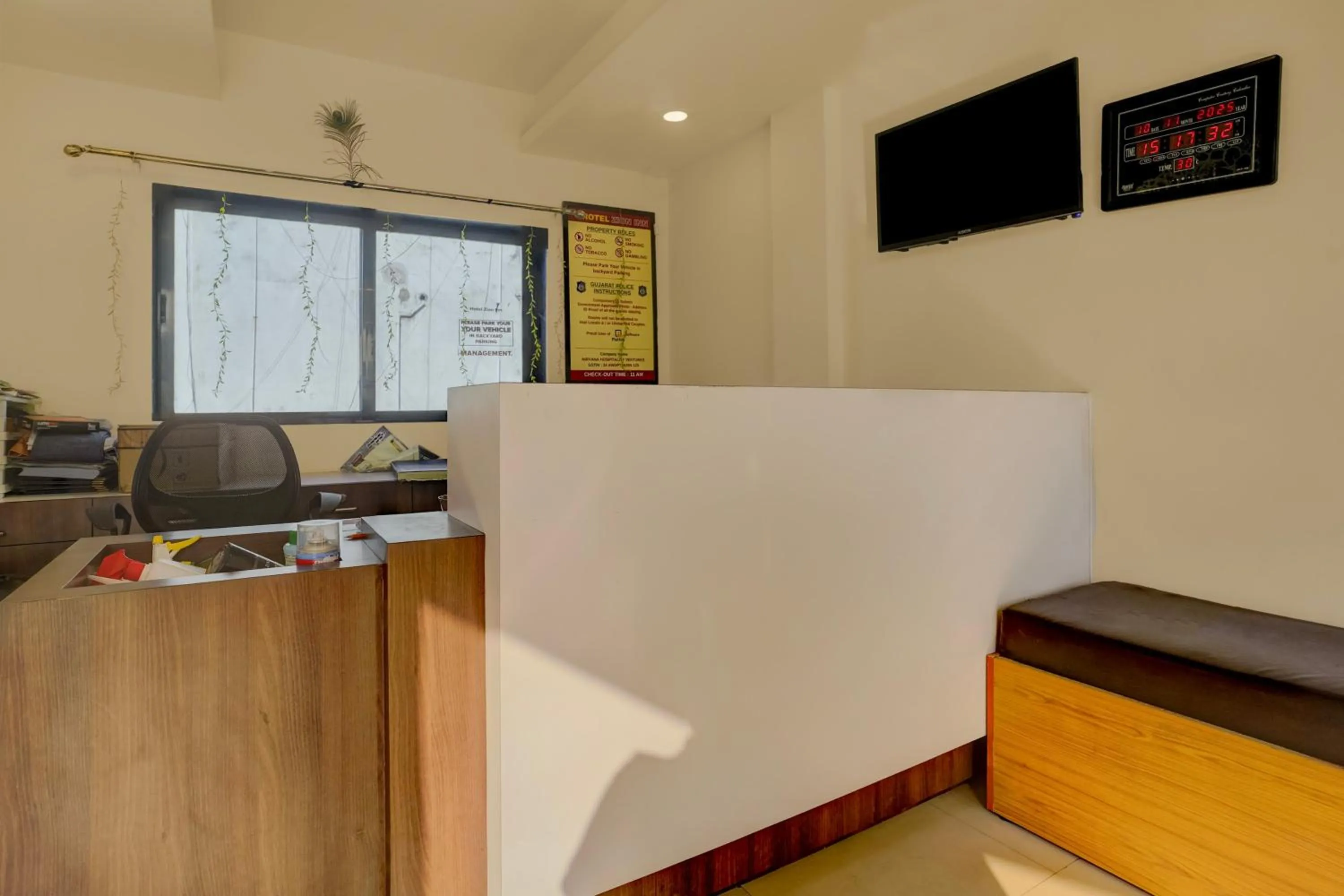 Lobby or reception in Hotel O Vapi GIDC Formerly Zion Inn