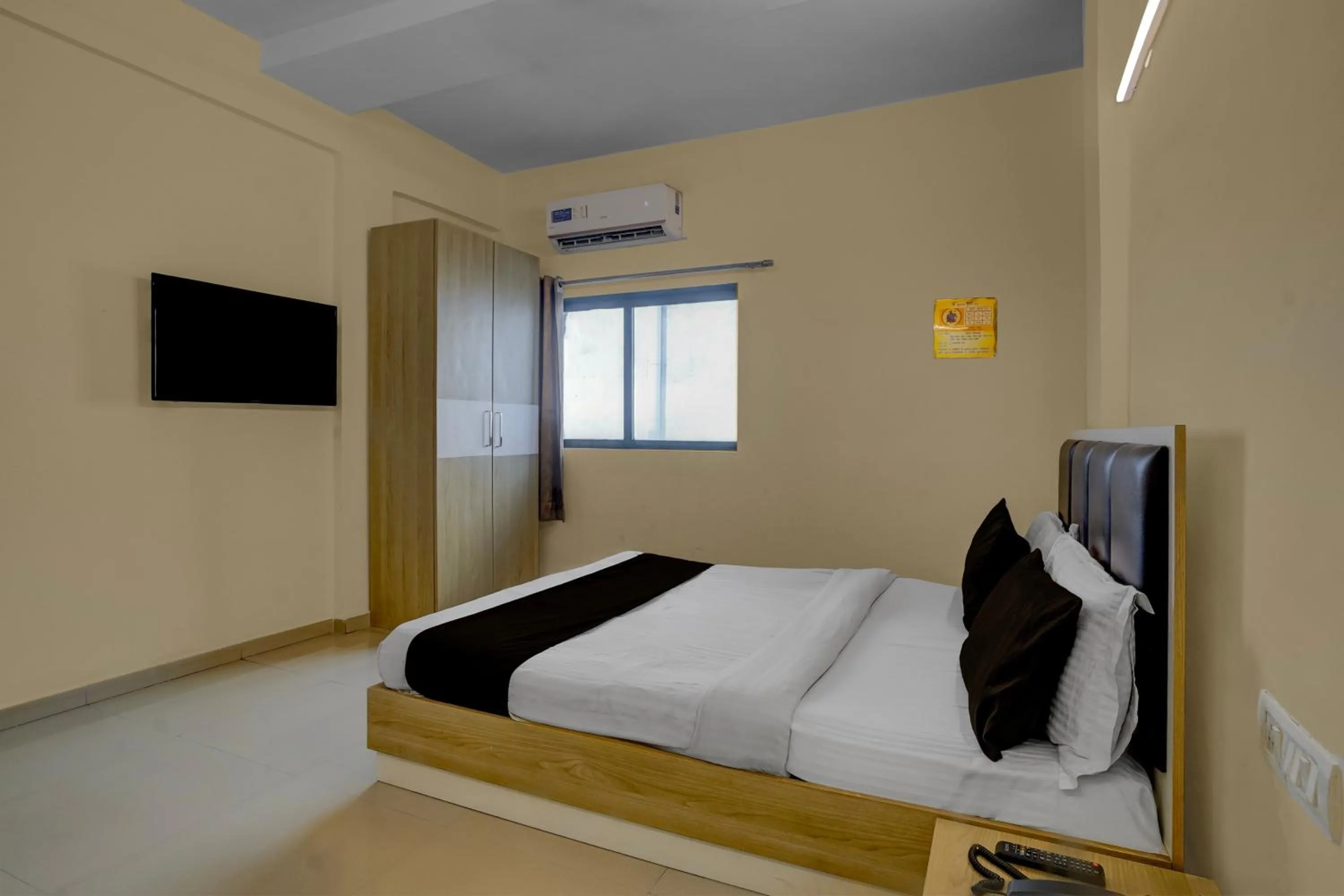 Bedroom, Bed in Hotel O Vapi GIDC Formerly Zion Inn