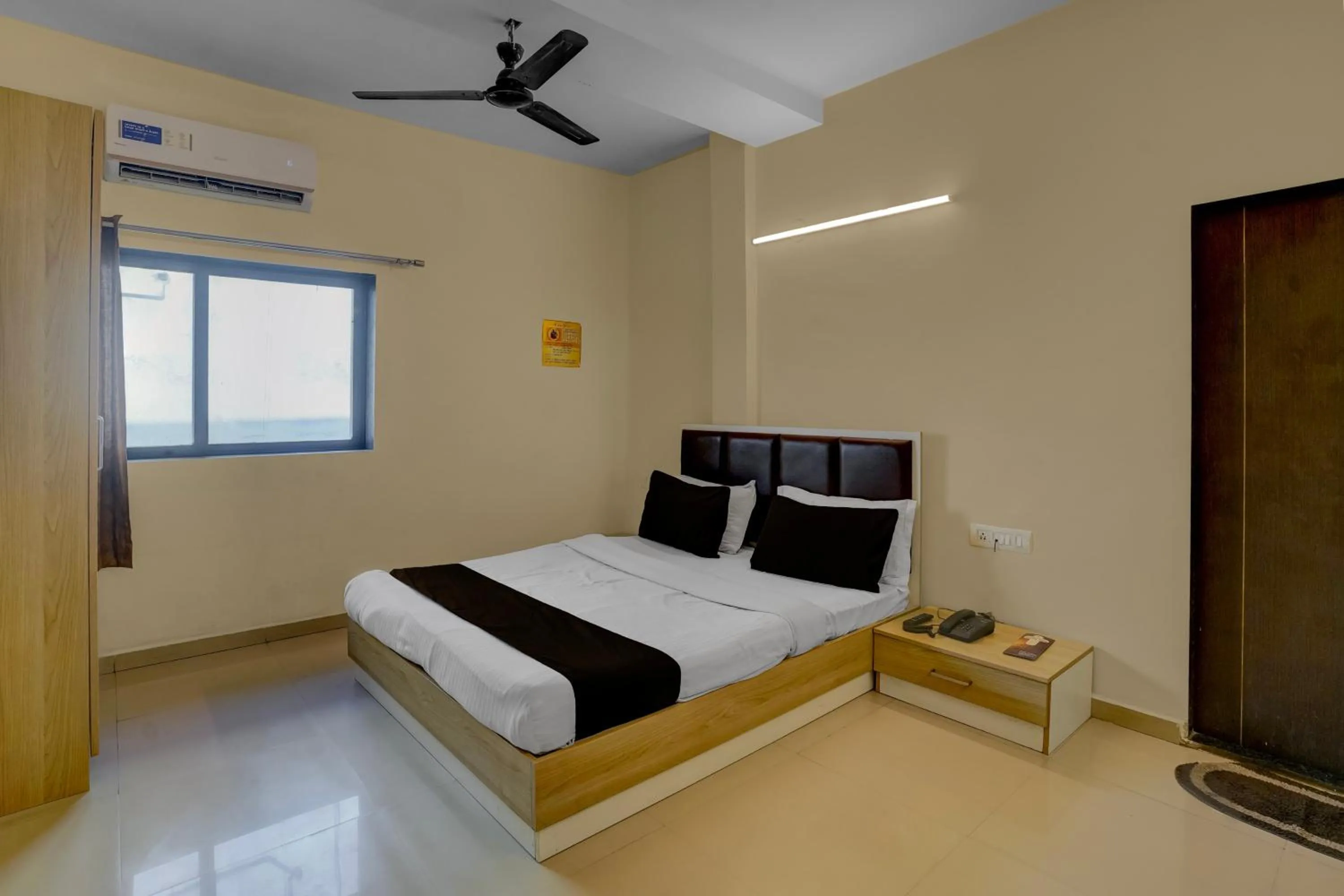 Bedroom, Bed in Hotel O Vapi GIDC Formerly Zion Inn