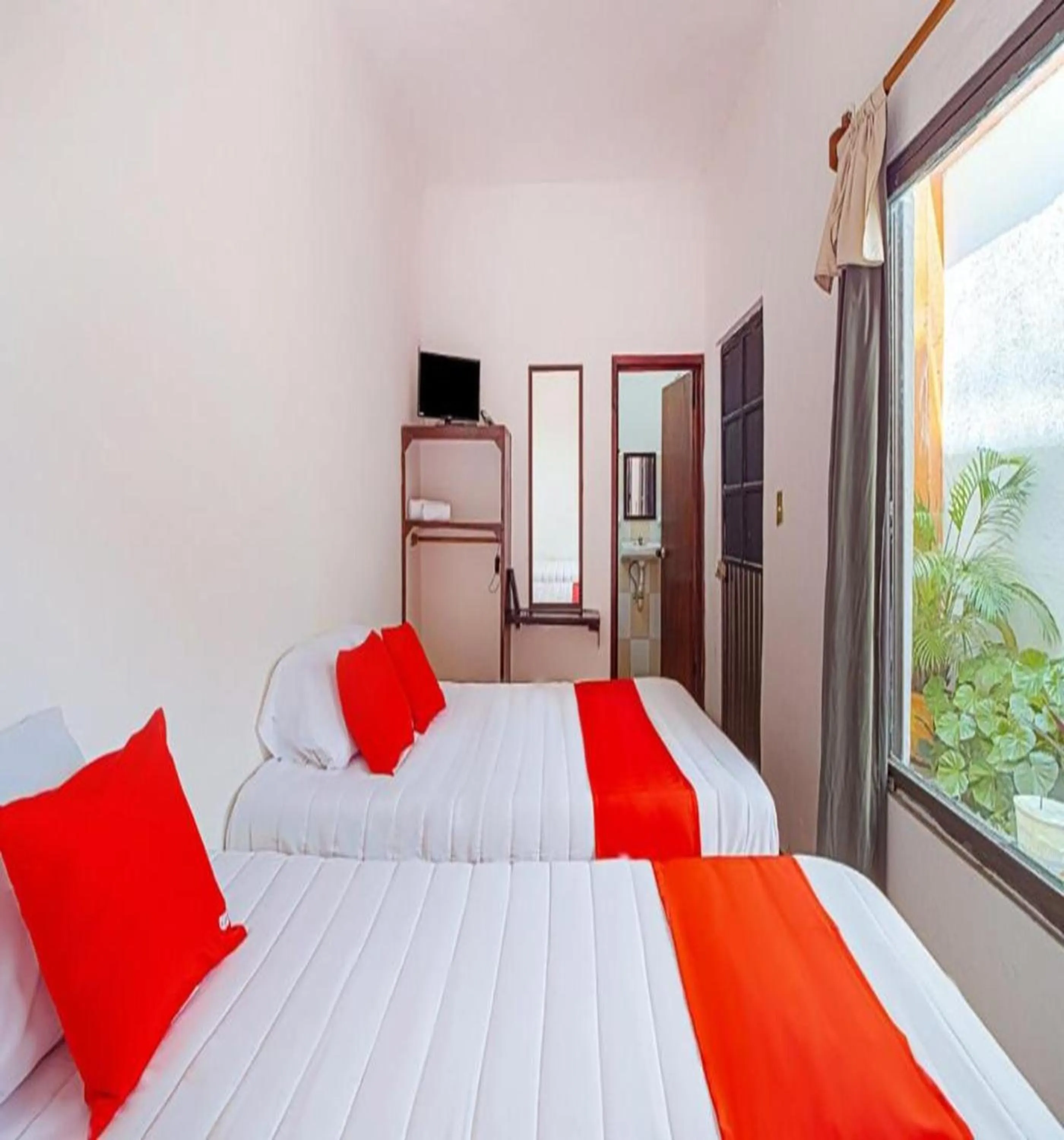 Photo of the whole room, Bed in OYO Hotel Posada Los Faroles,Tabasco