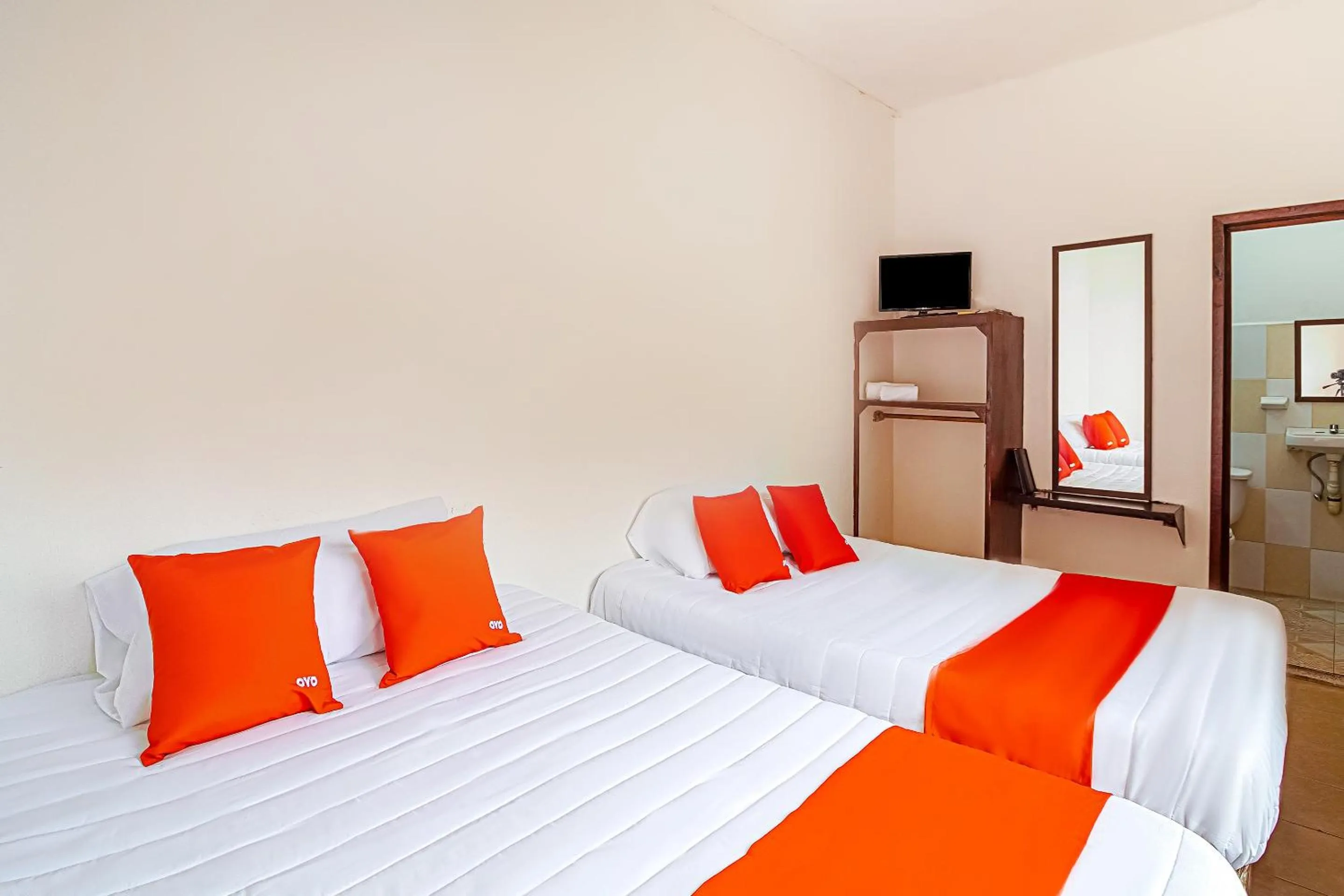 Bedroom, Bed in OYO Hotel Posada Los Faroles,Tabasco