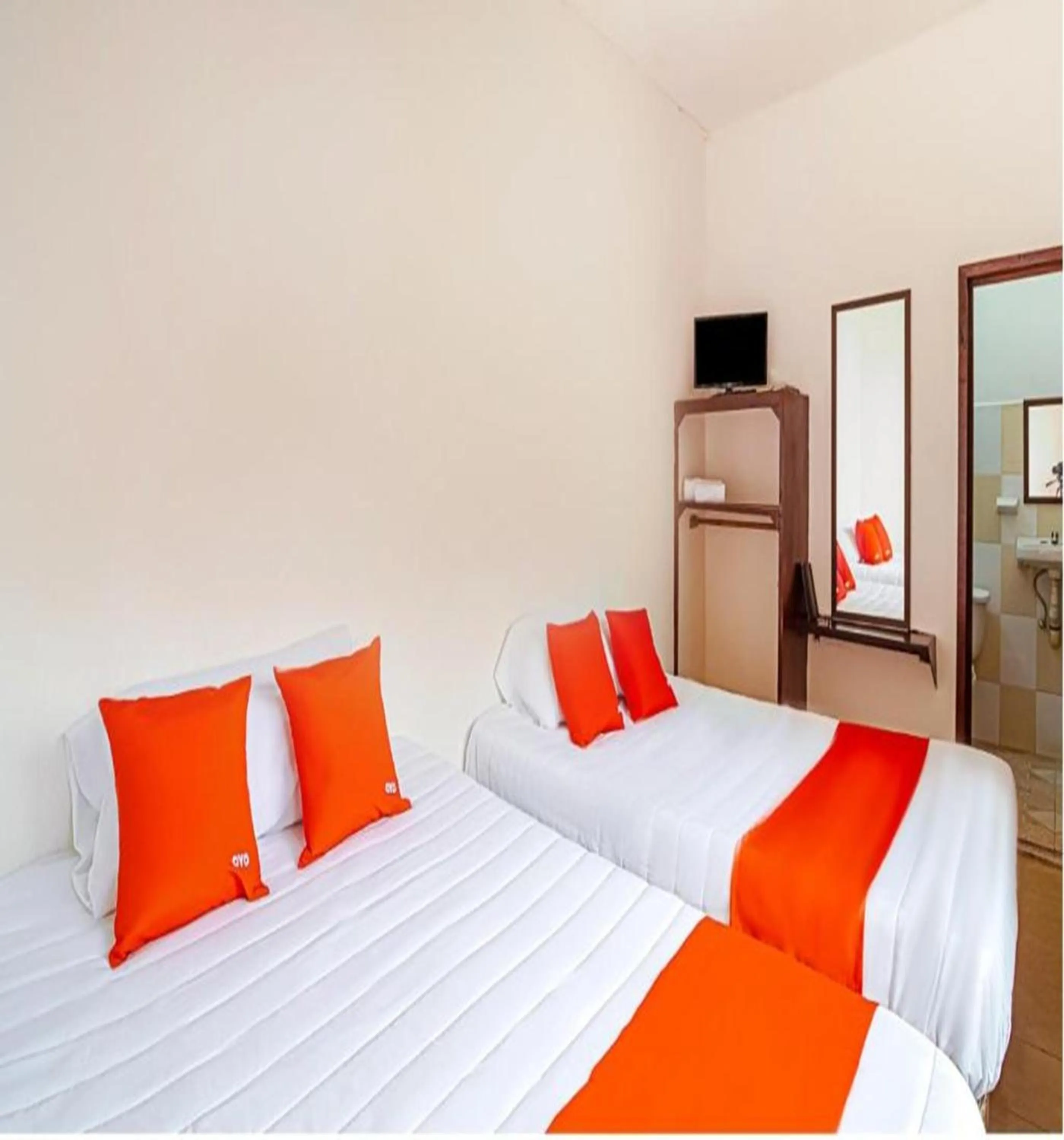 Photo of the whole room, Bed in OYO Hotel Posada Los Faroles,Tabasco