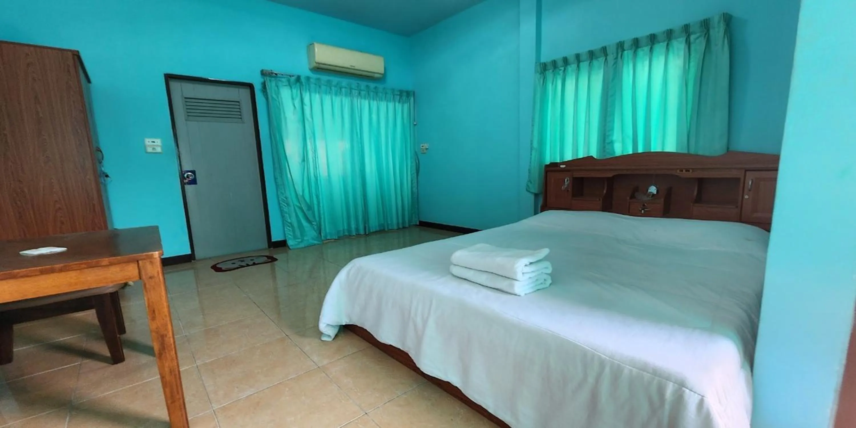 Bed in Chok Phikul Thong Resort
