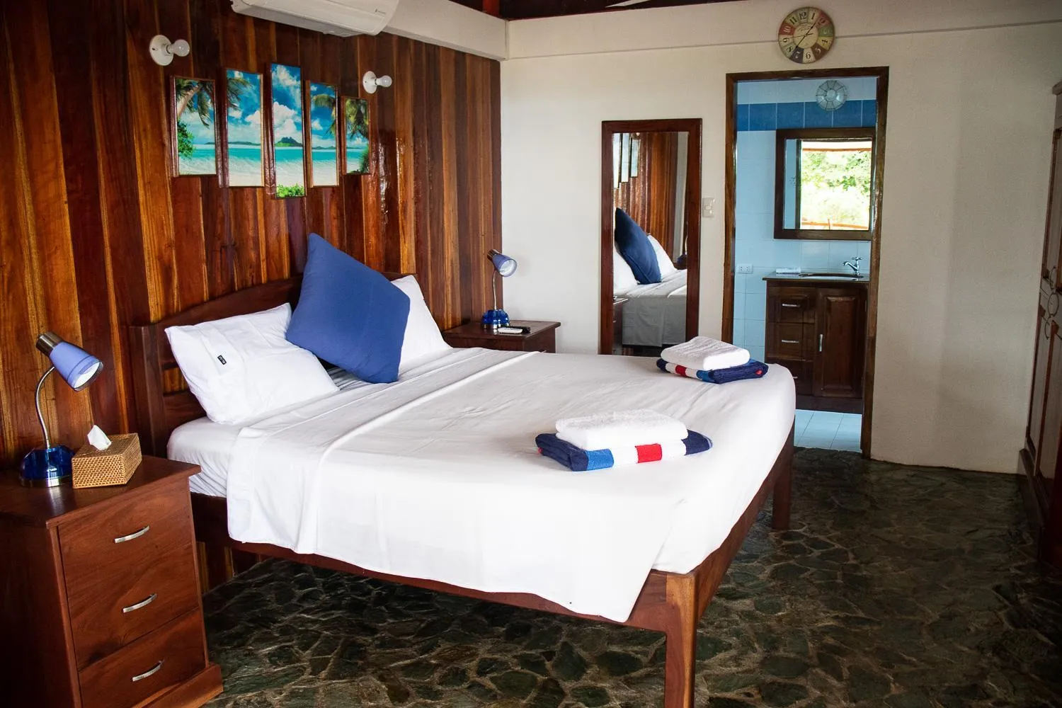 Bed in Rainbow Bay Beach & Dive Resort