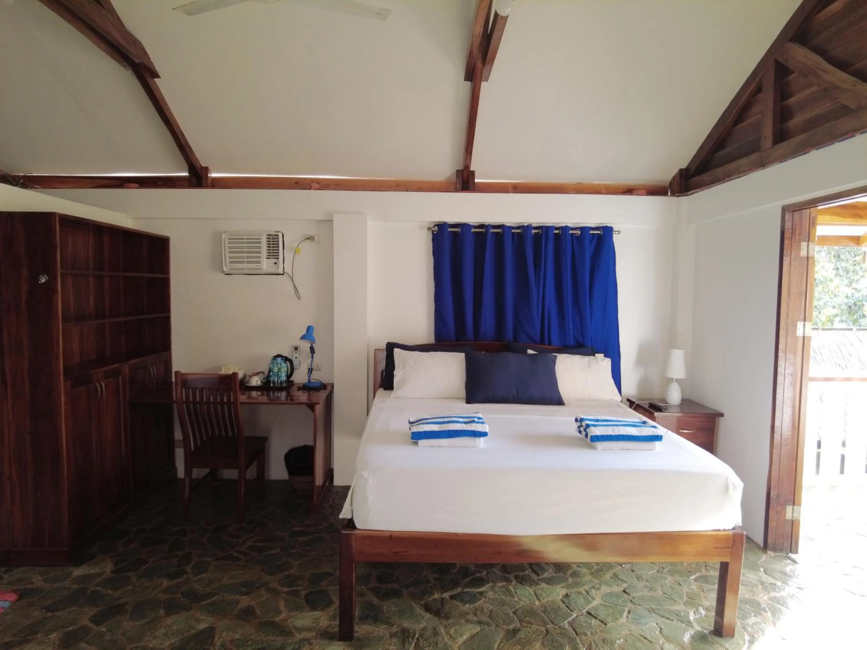 Bed in Rainbow Bay Beach & Dive Resort