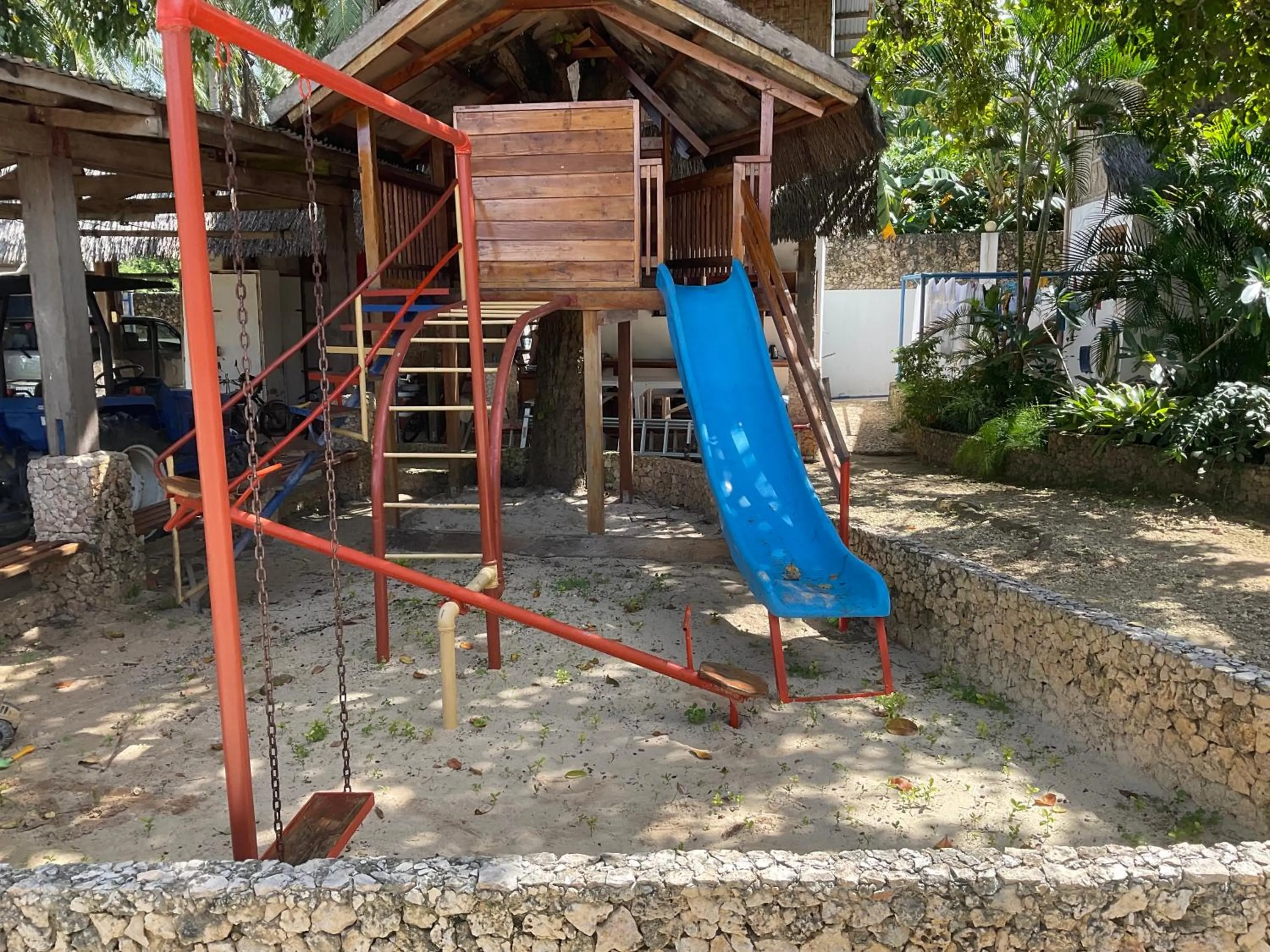 Rainbow Bay Beach & Dive Resort