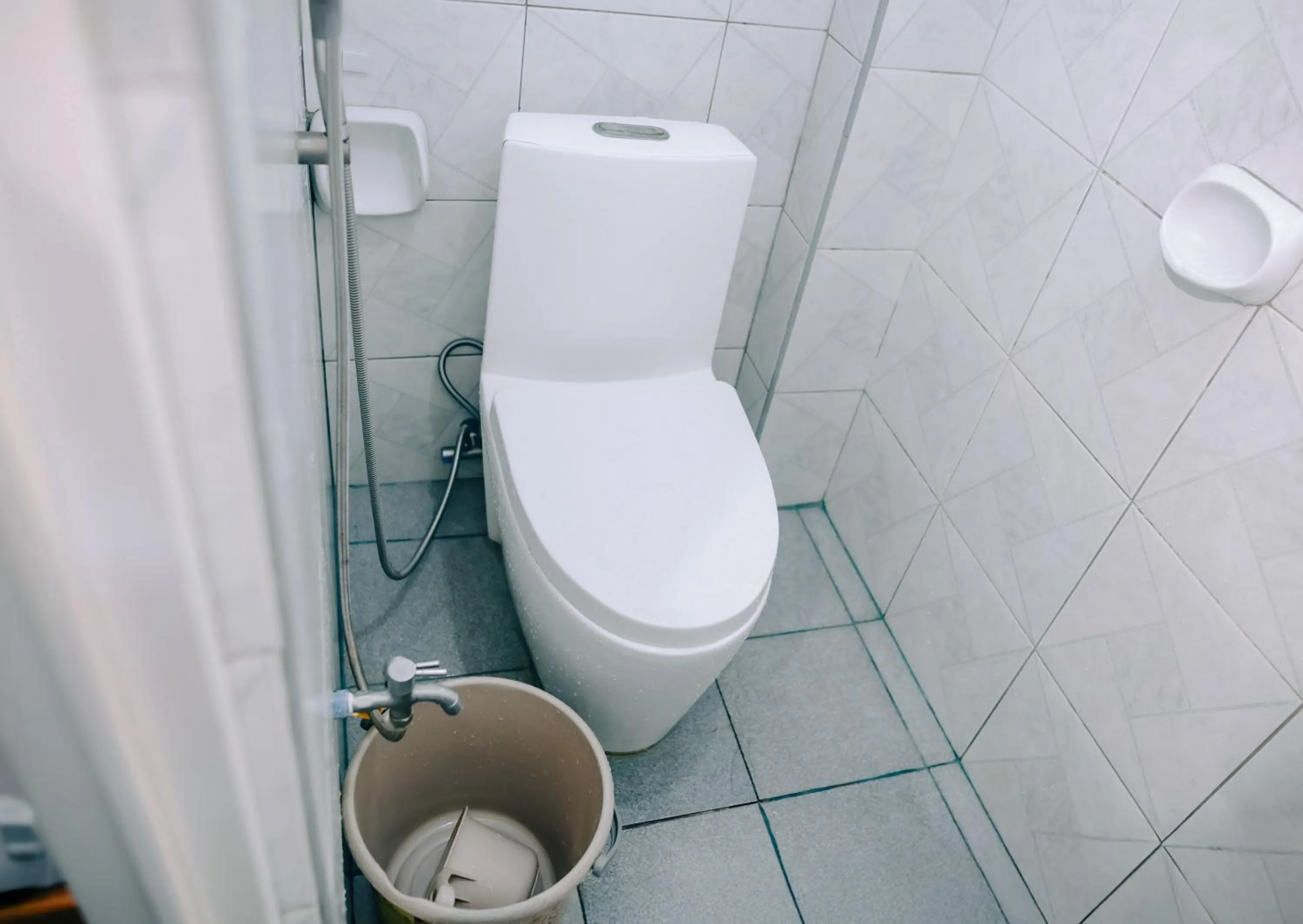 Shower in RedDoorz near Mariners Legazpi