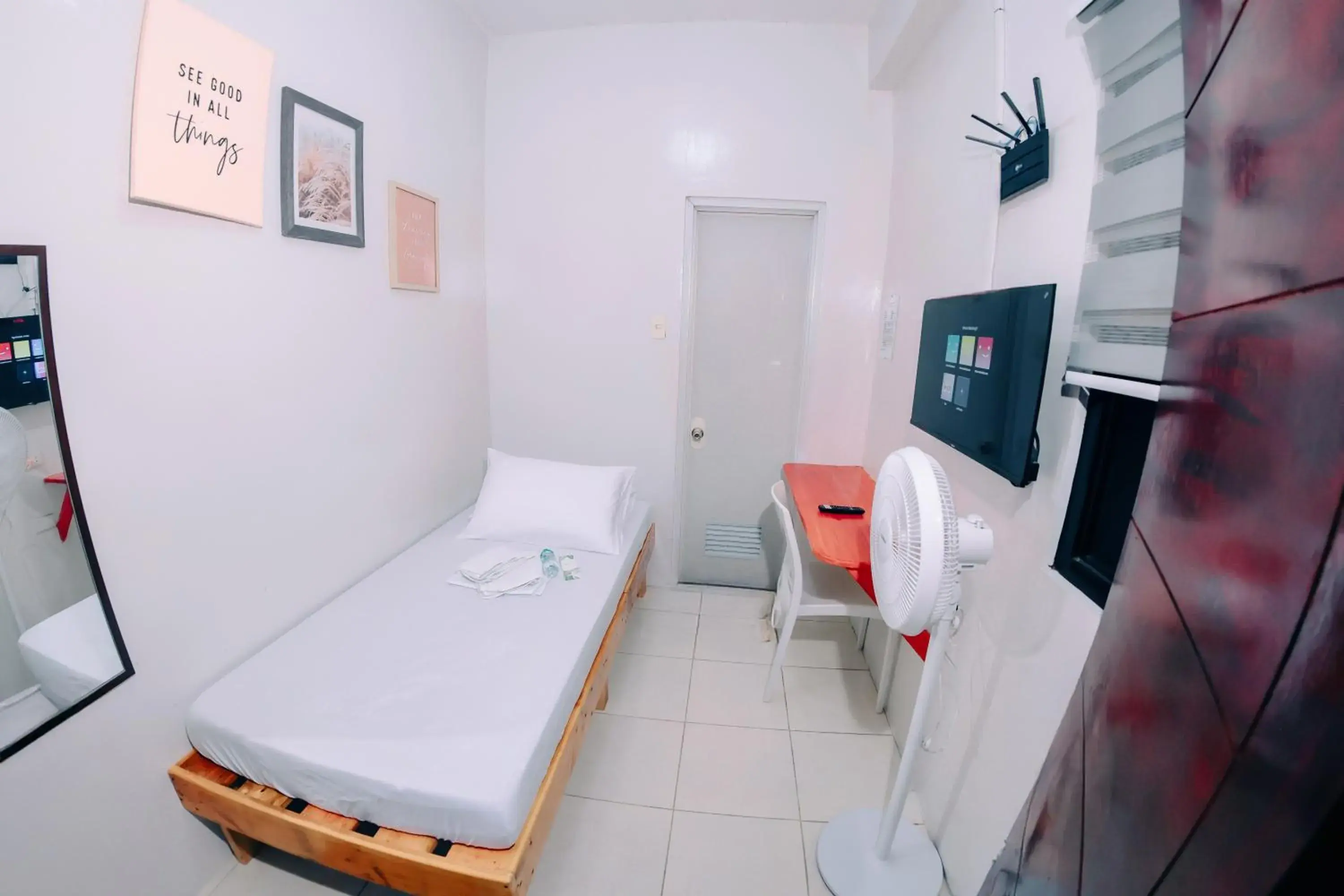 Single Room in RedDoorz near Mariners Legazpi Single Room in RedDoorz near Mariners Legazpi