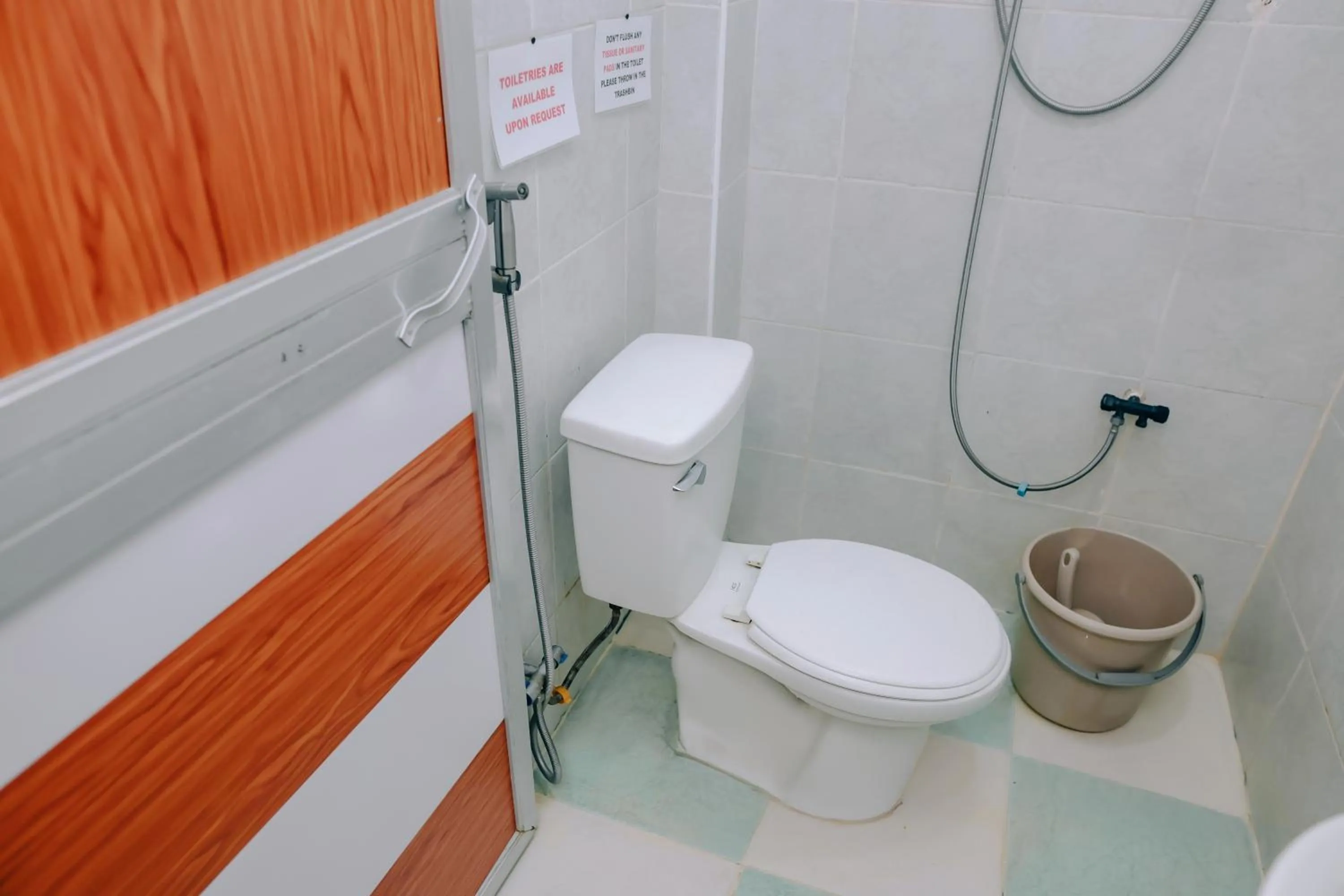 Shower in RedDoorz near Mariners Legazpi