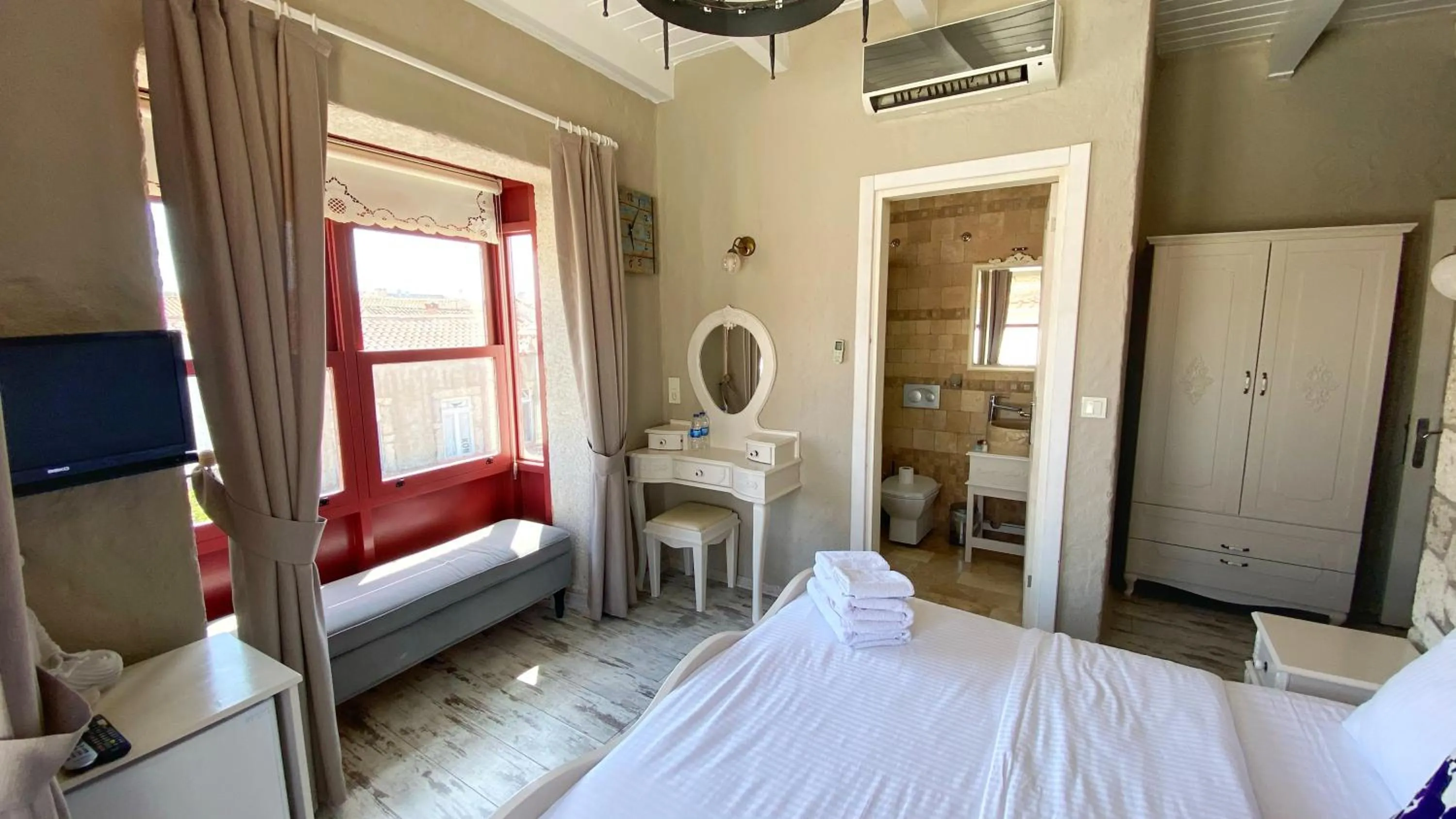 Photo of the whole room, Bed in Rue d'Azur Alaçatı