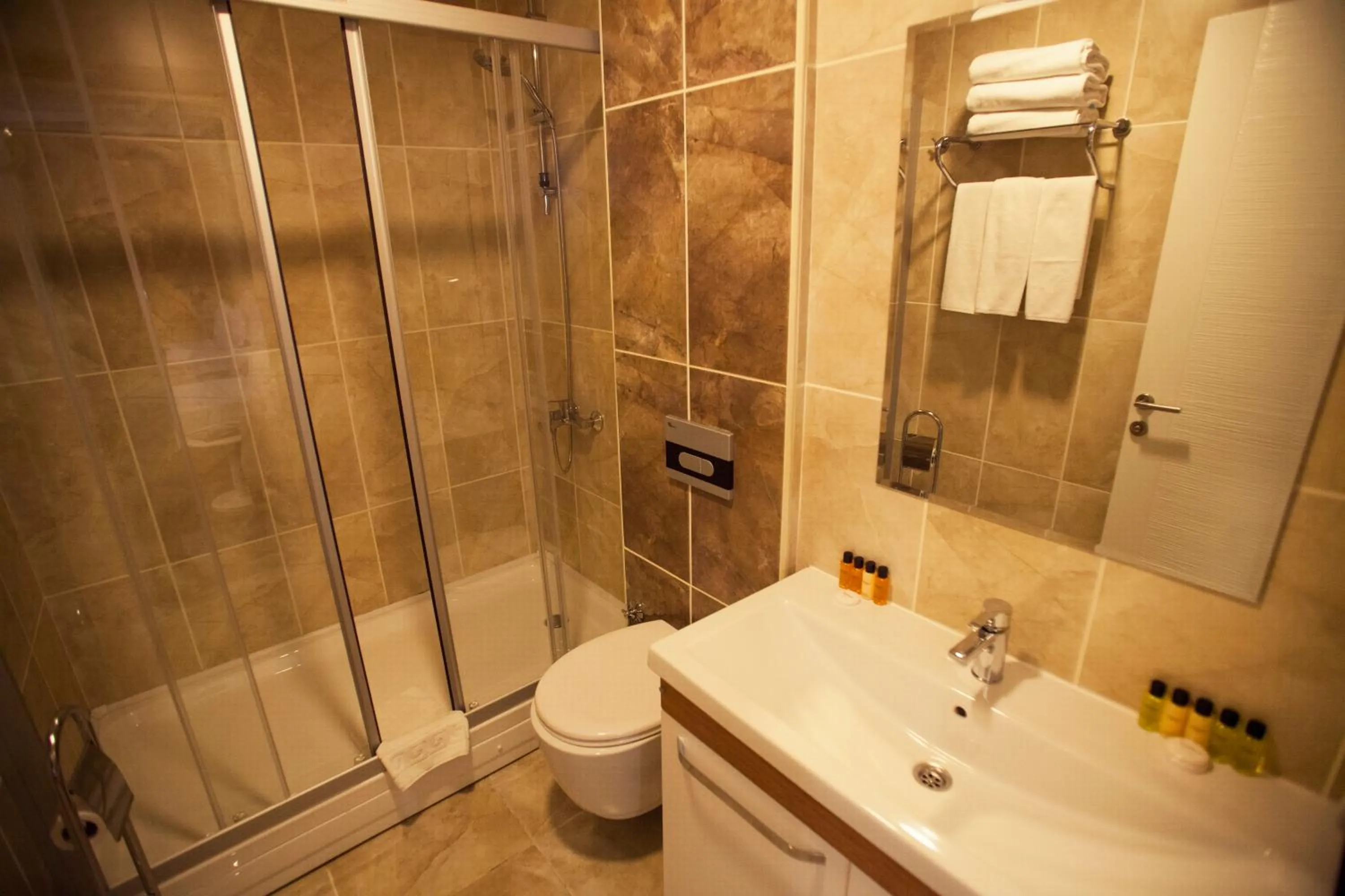 Bathroom in Helikon Business Hotel