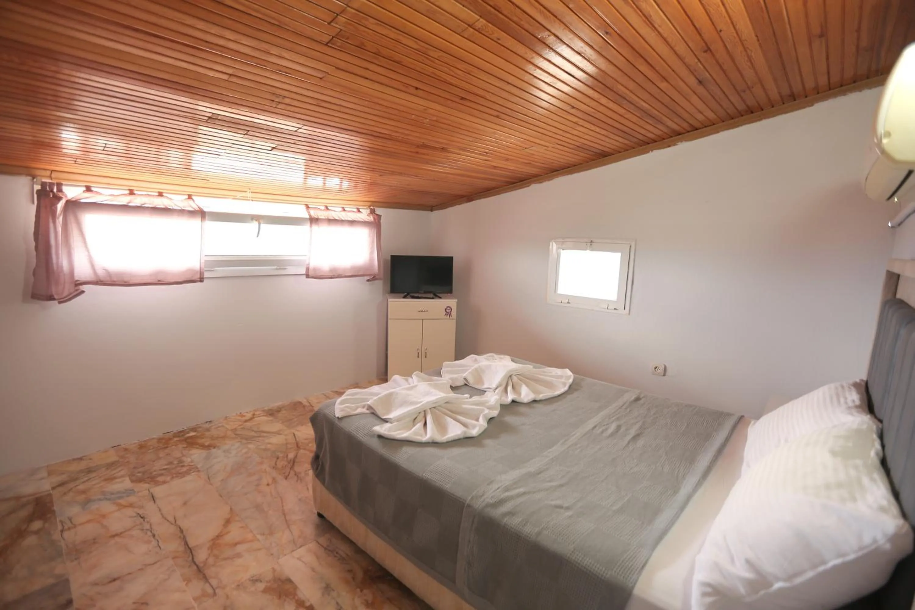 Bed in Ciftlik Hotel