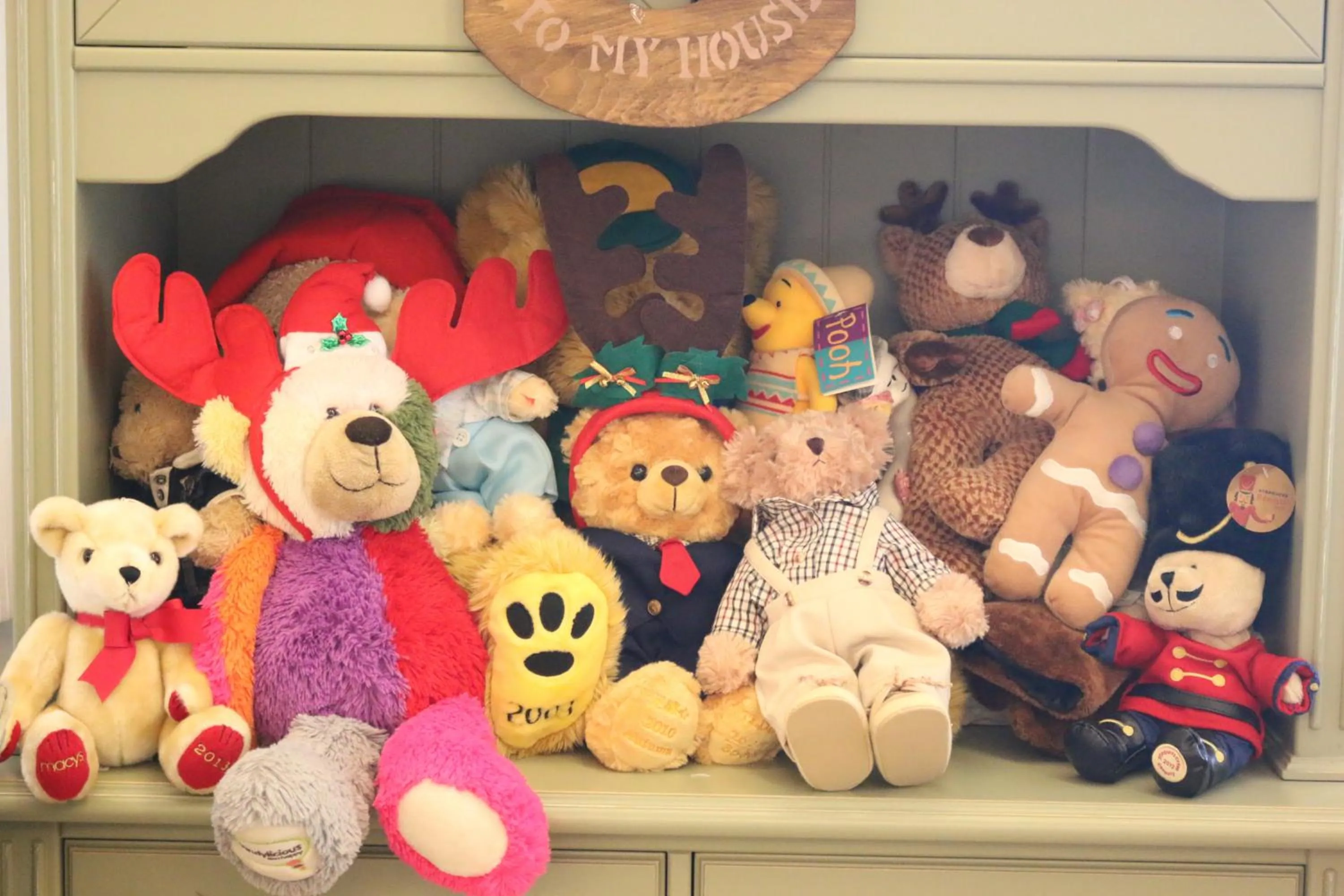 Communal lounge/ TV room in Bear Meets Moose Homestay B&B