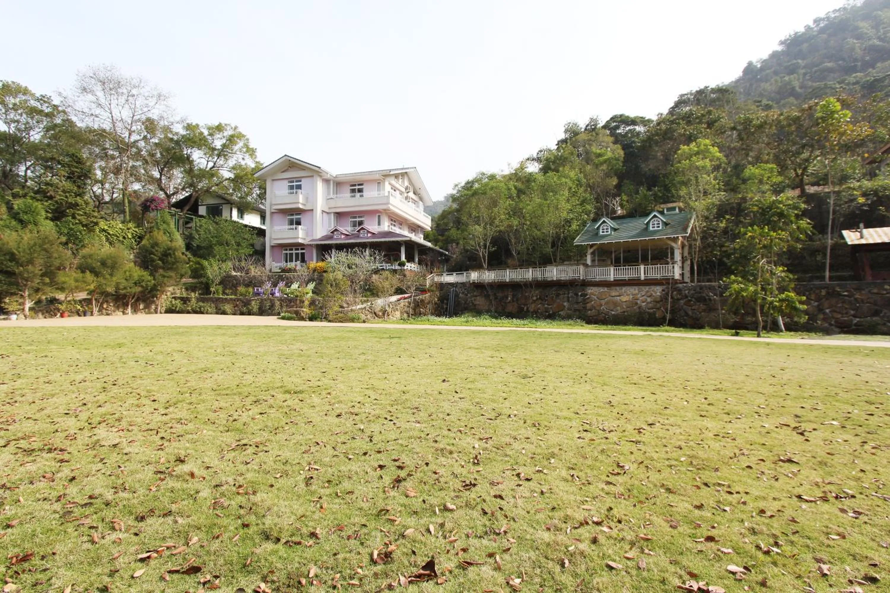 Property building in Bear Meets Moose Homestay B&B