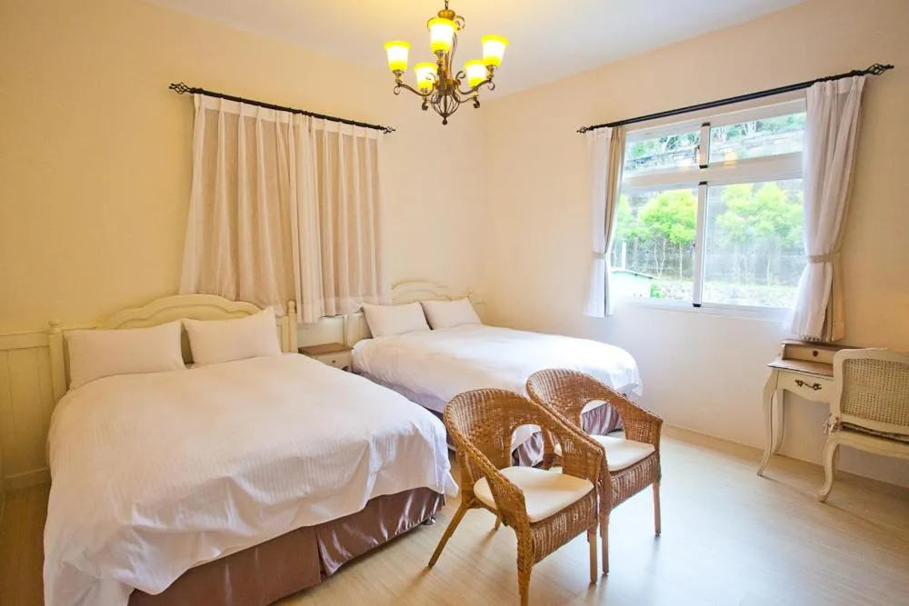 Bed in Bear Meets Moose Homestay B&B