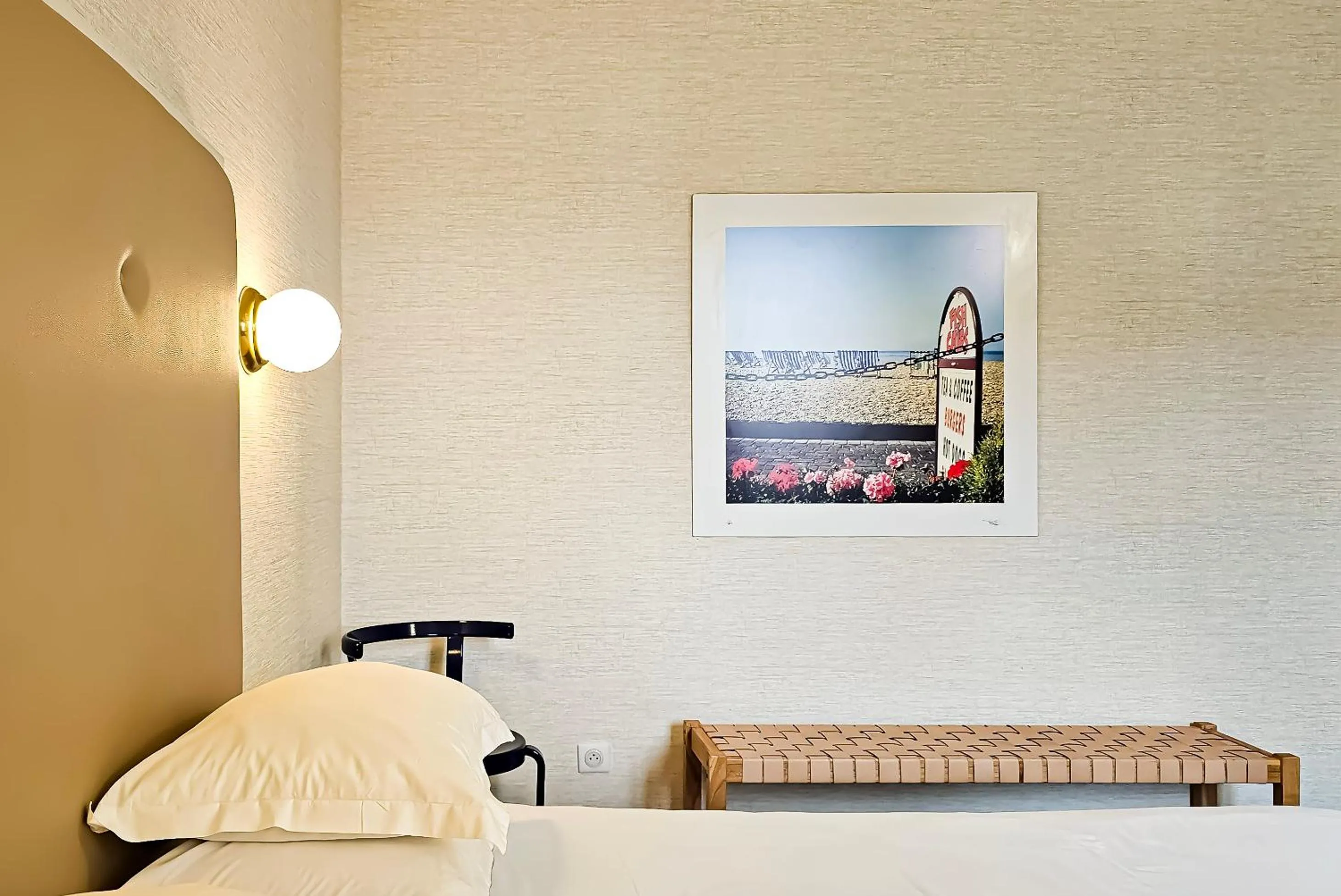 Photo of the whole room, Bed in Hôtel L'orque Bleue