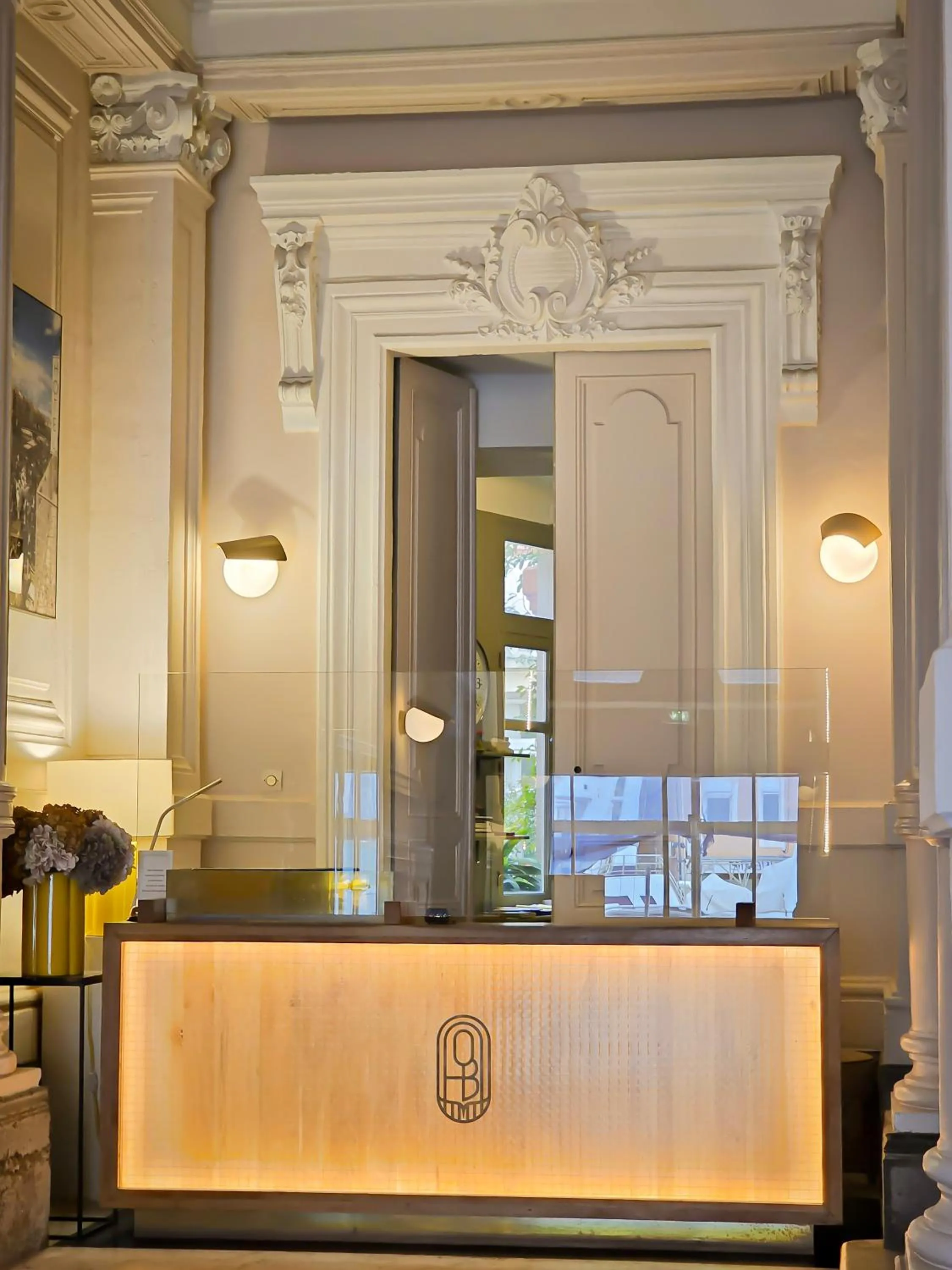 Lobby or reception in Hôtel L'orque Bleue