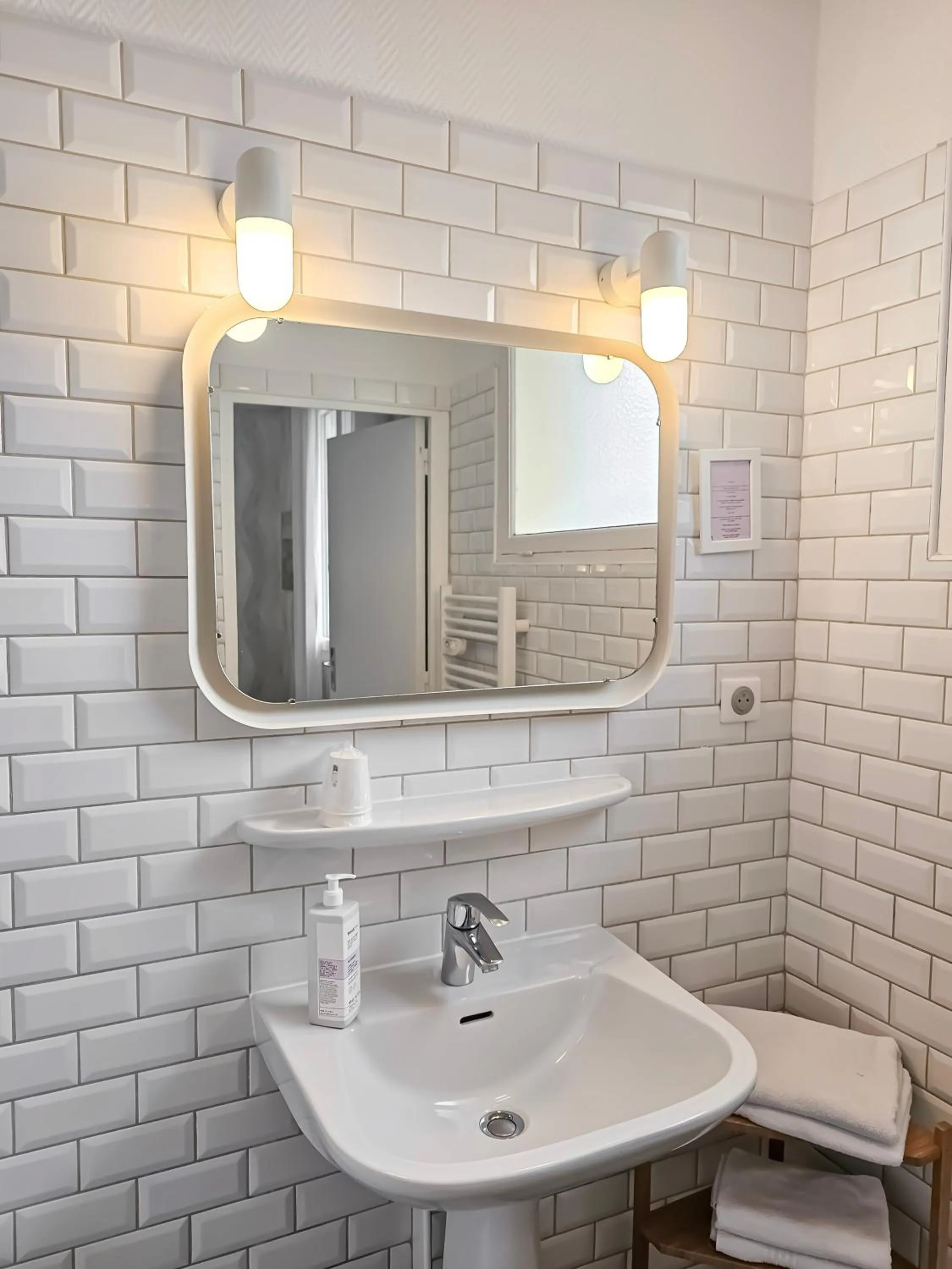 Bathroom in Hôtel L'orque Bleue