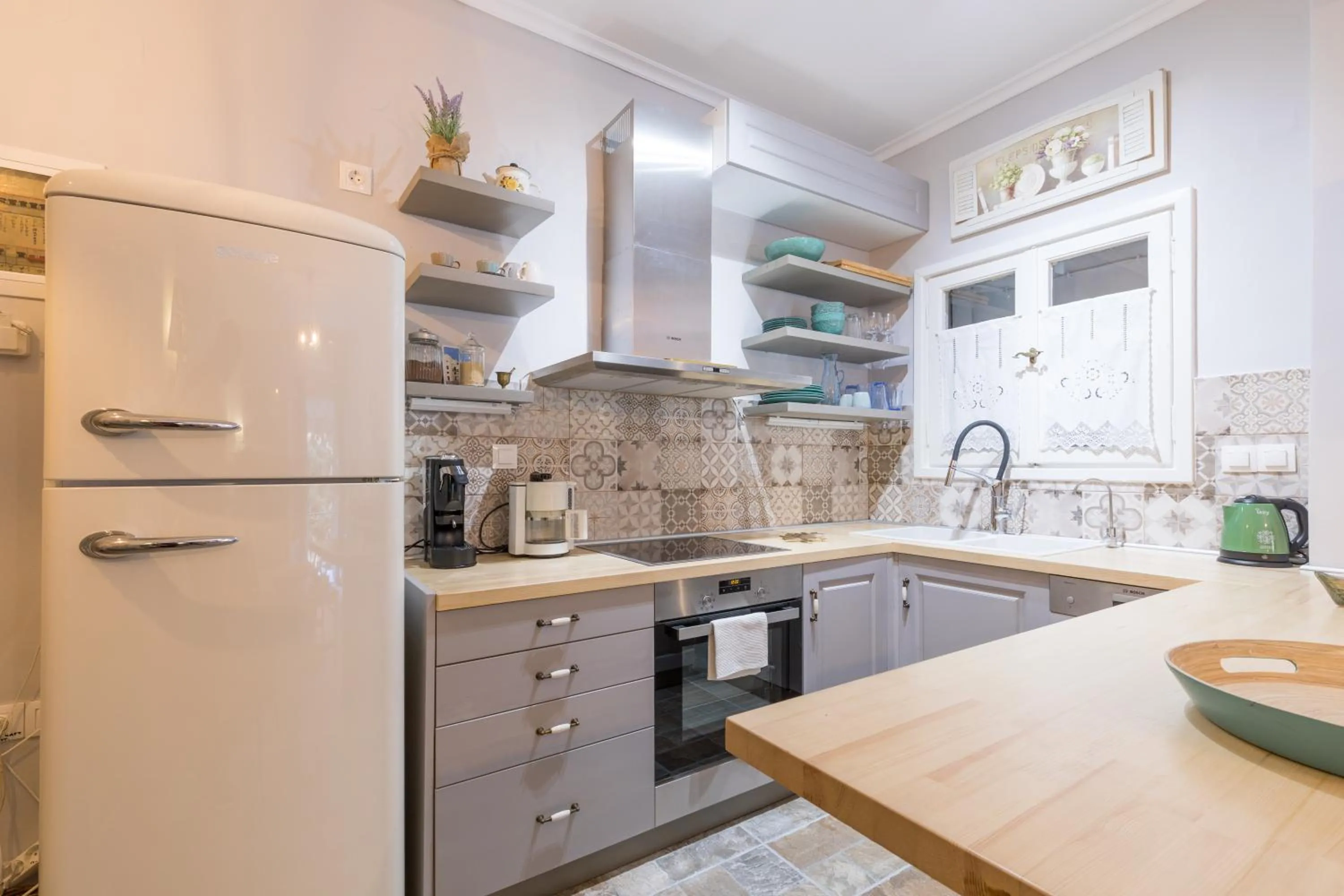 Stylish, comfy apartment by Konnect, Corfu city center