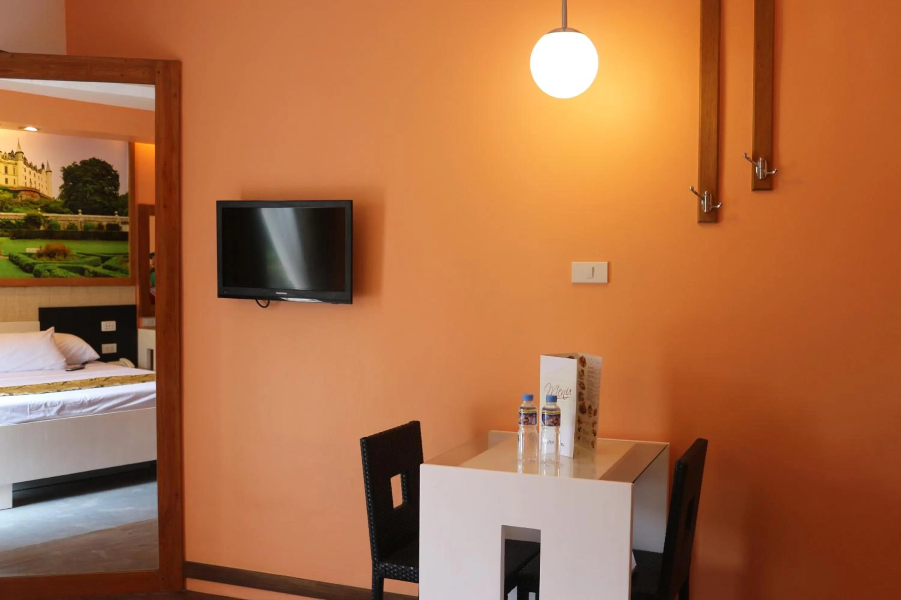 TV and multimedia, Bed in Eurotel Boracay