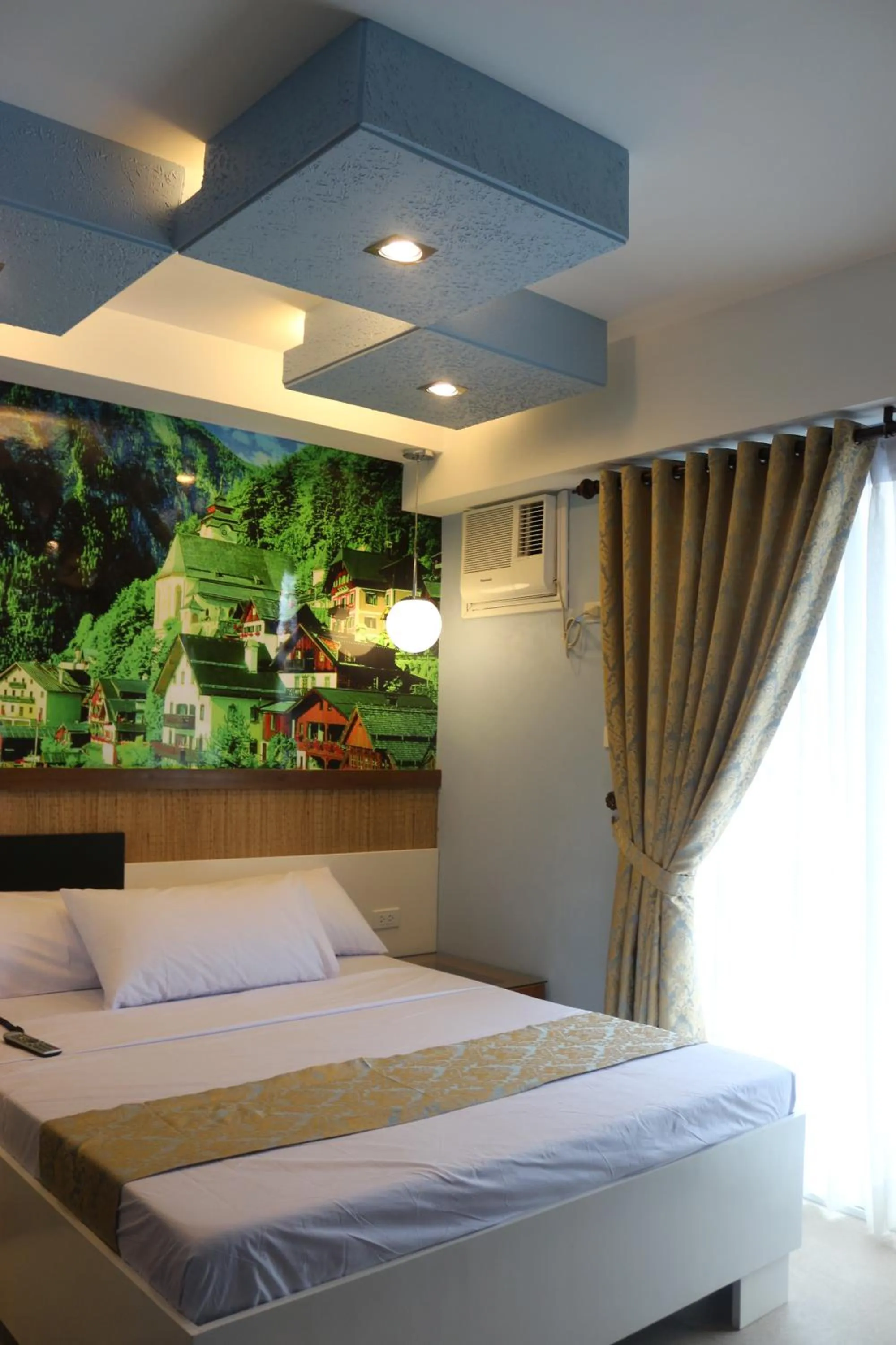 Bed in Eurotel Boracay