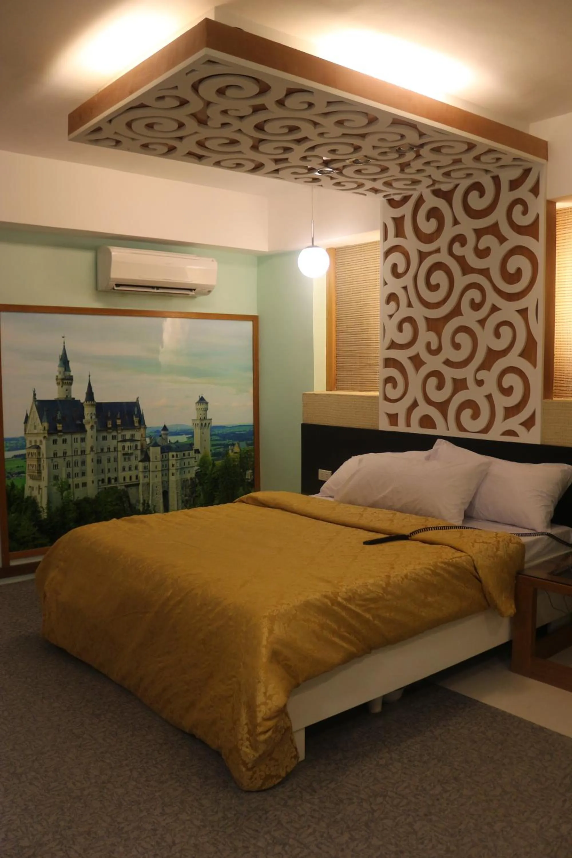 Bed in Eurotel Boracay