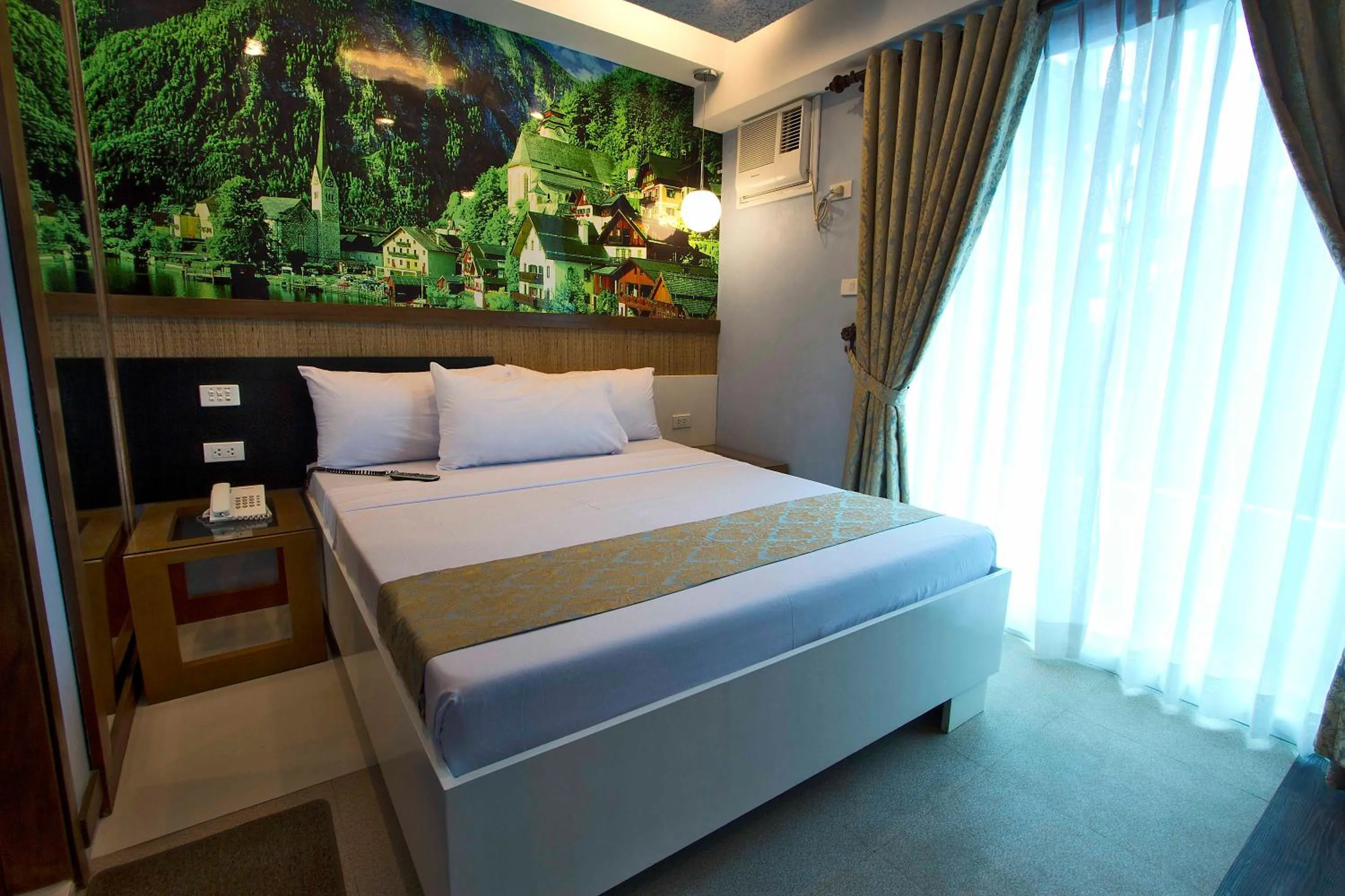 Bed in Eurotel Boracay