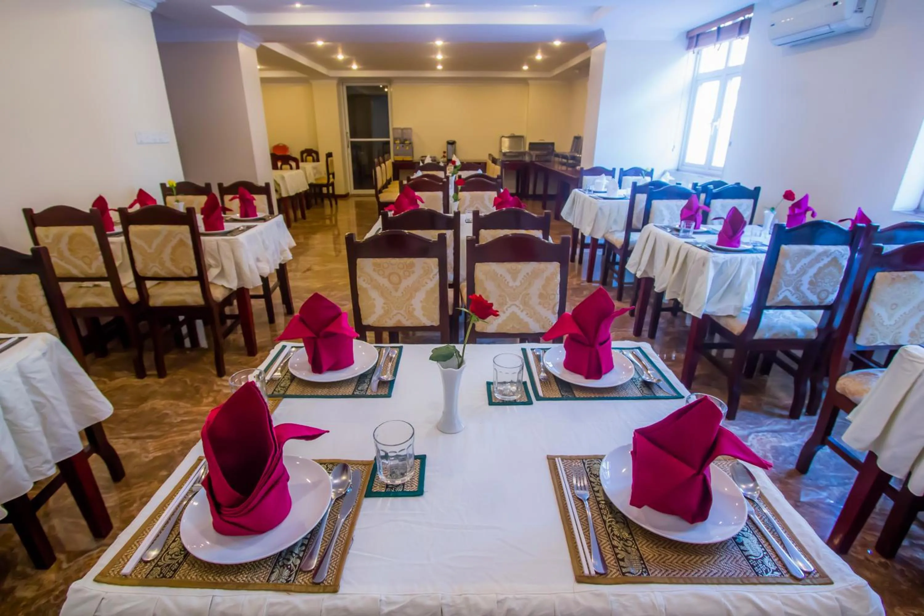 Restaurant/places to eat in Good Luck Day Hotel & Apartment