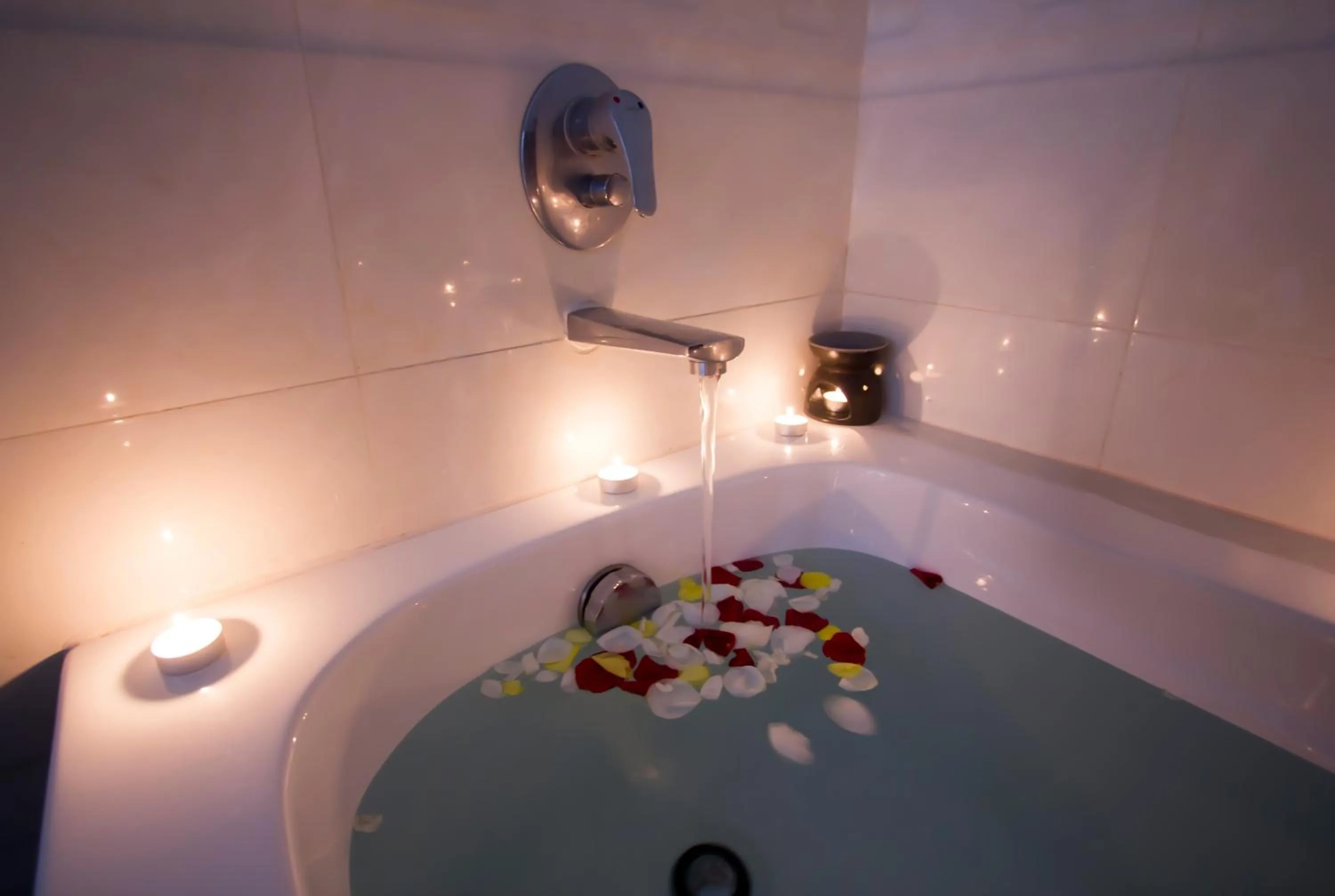 Bathroom in Good Luck Day Hotel & Apartment