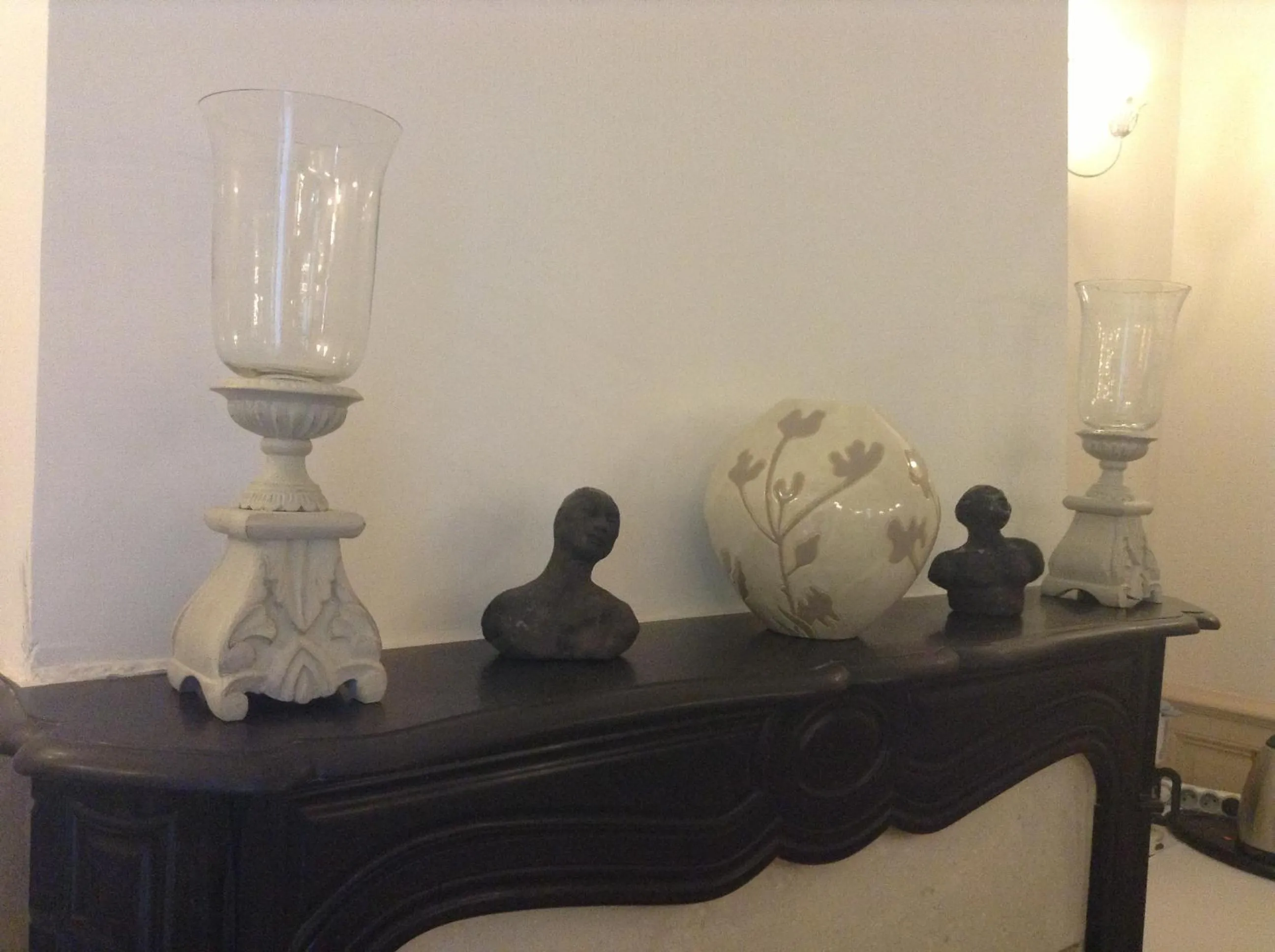 Decorative detail in Hotel Acapulco