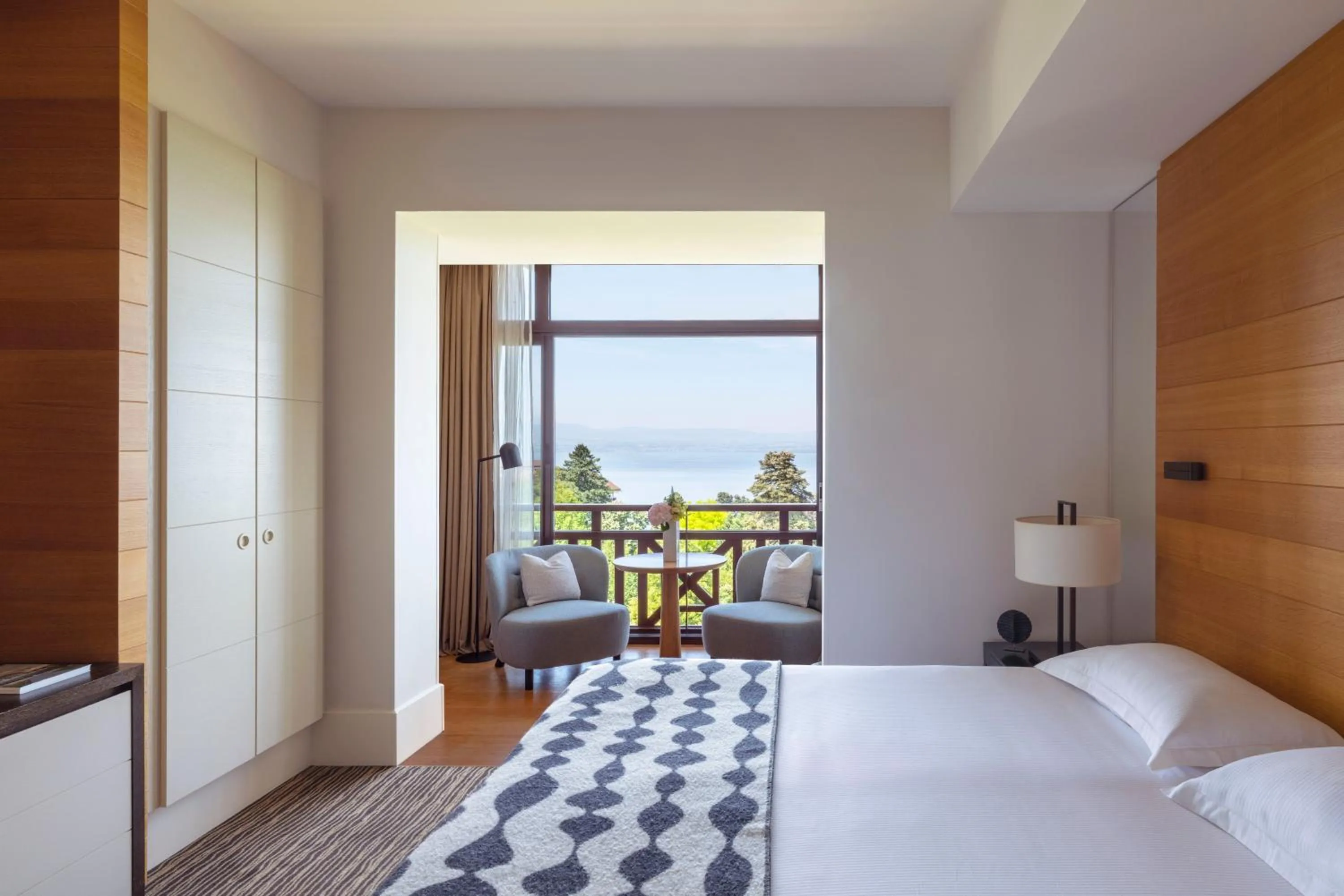 View (from property/room), Bed in Hôtel Ermitage