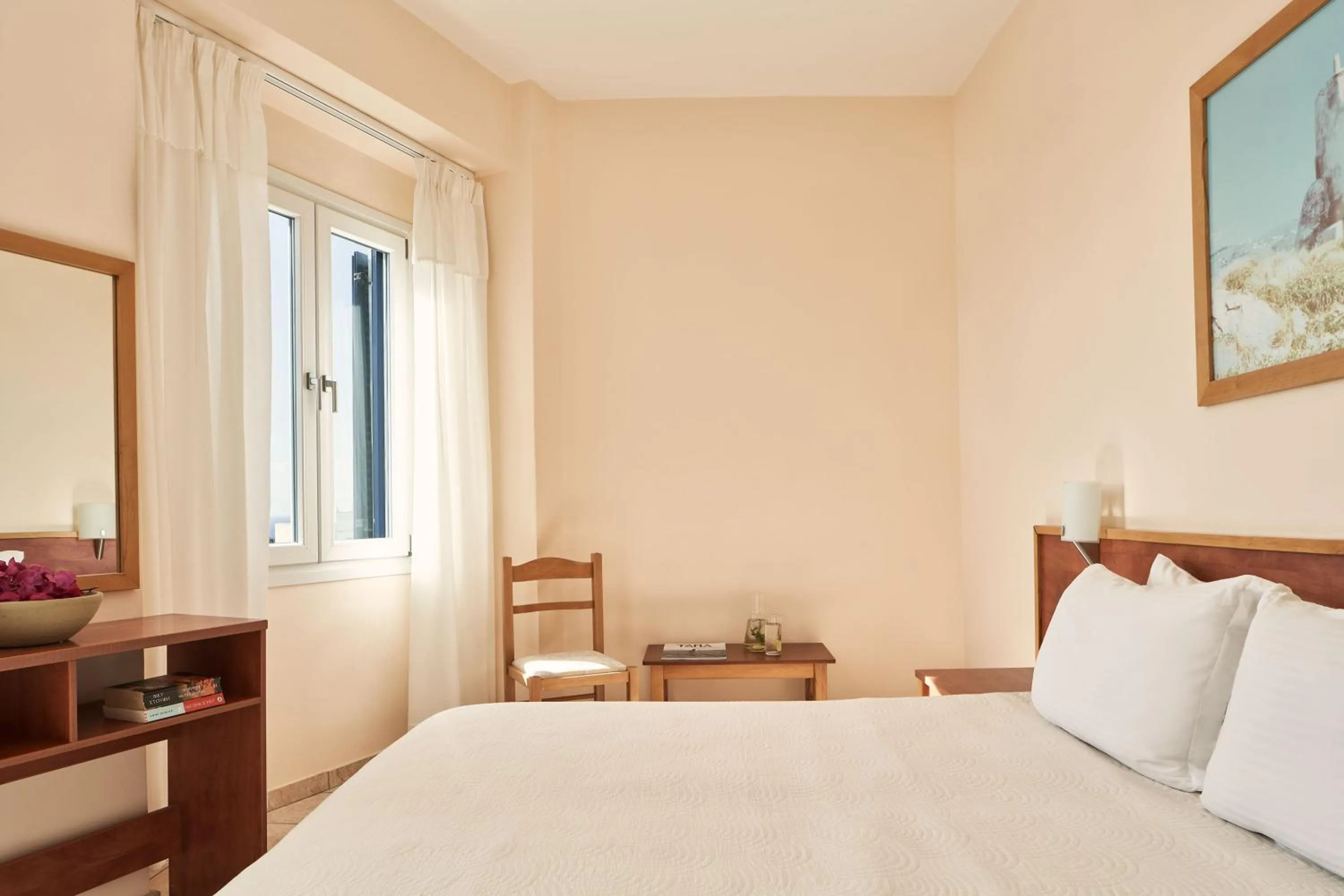 Photo of the whole room, Bed in Favie Suzanne