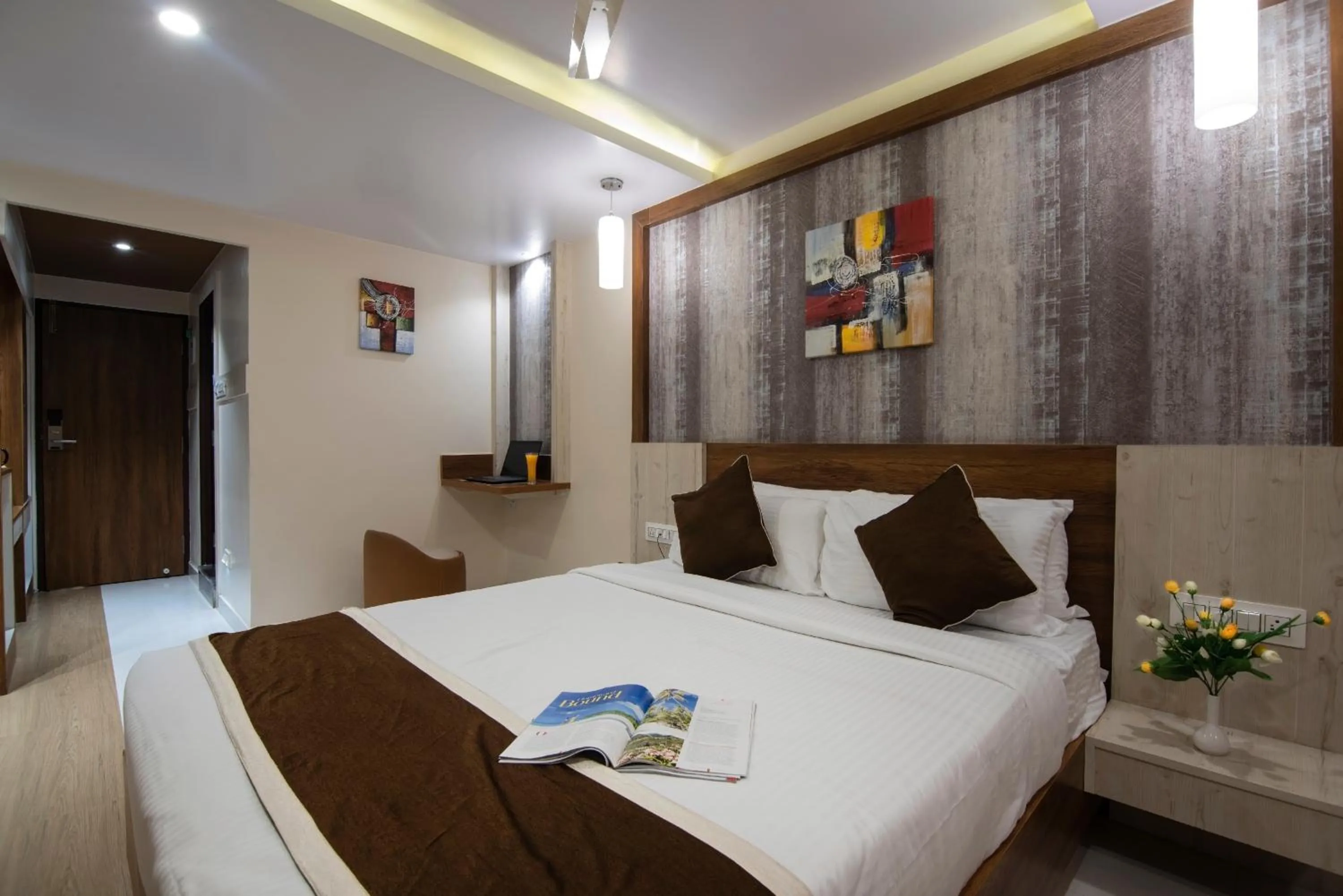 Bed in Hotel Monarch International