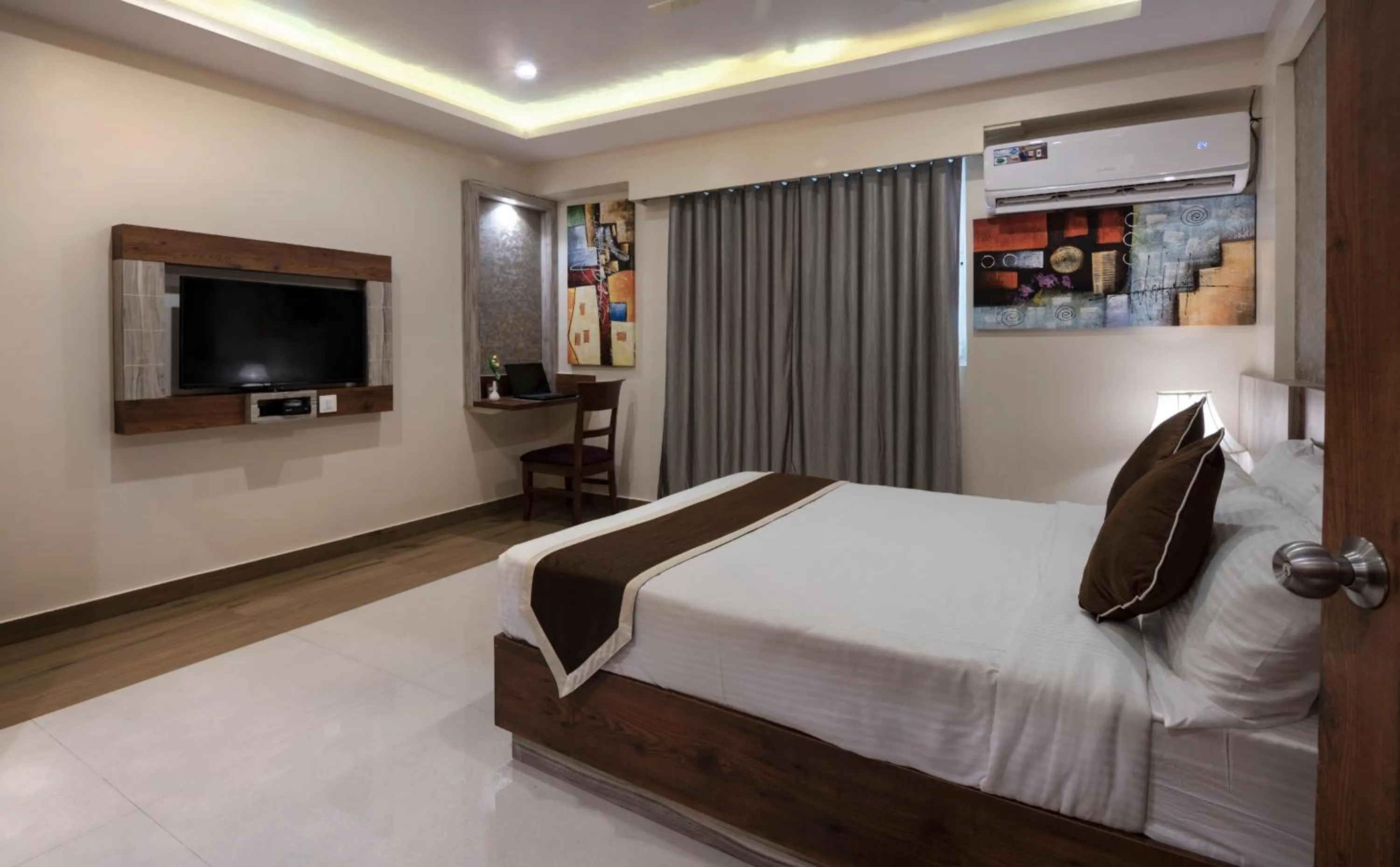 Photo of the whole room, Bed in Hotel Monarch International