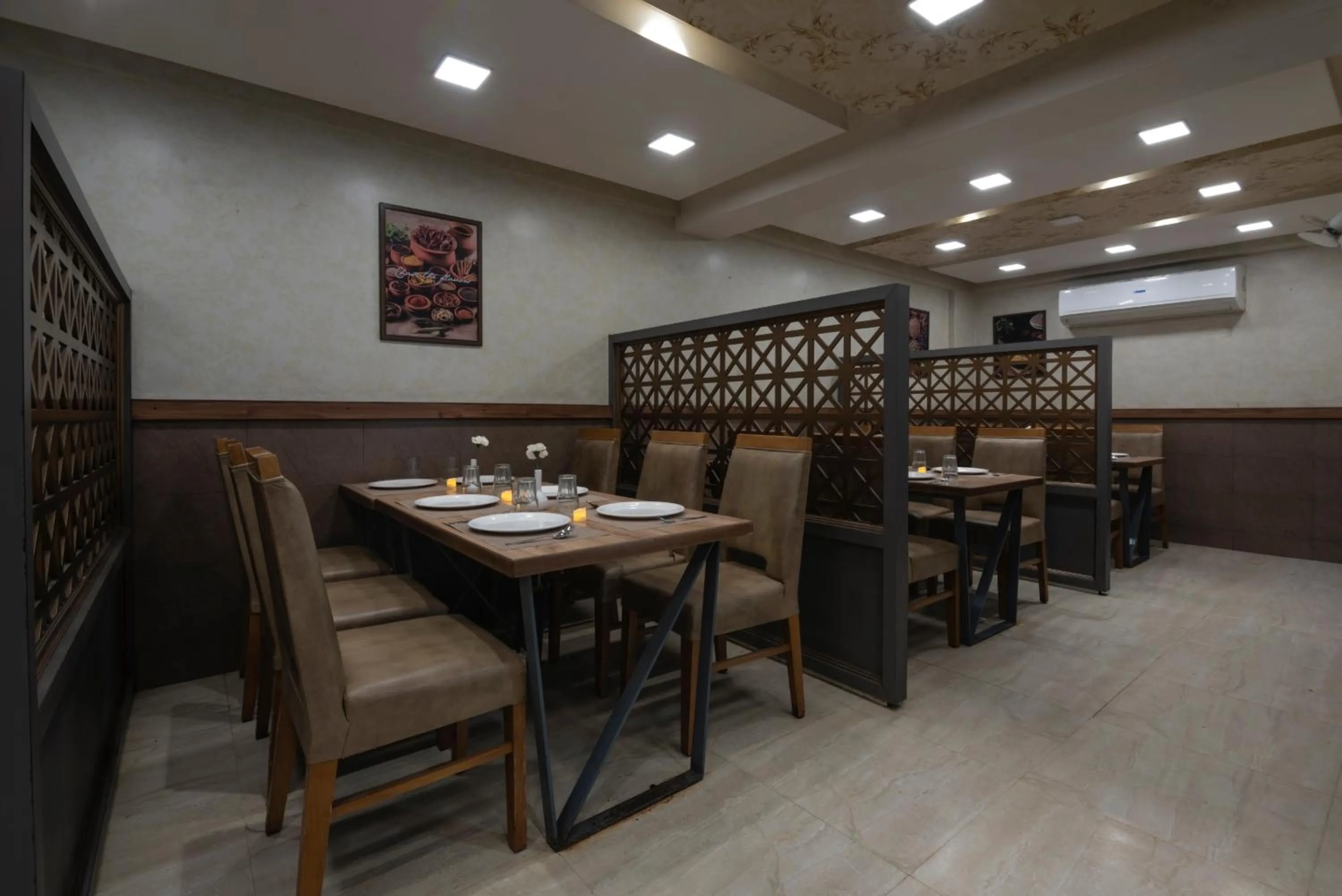 Restaurant/places to eat in Hotel Monarch International