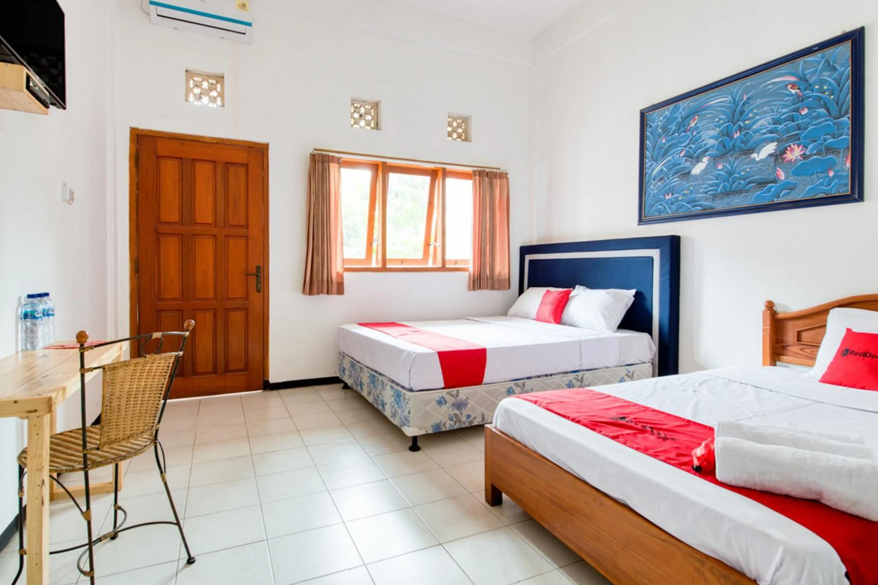 Bedroom, Bed in RedDoorz Syariah near Gor Ken Arok