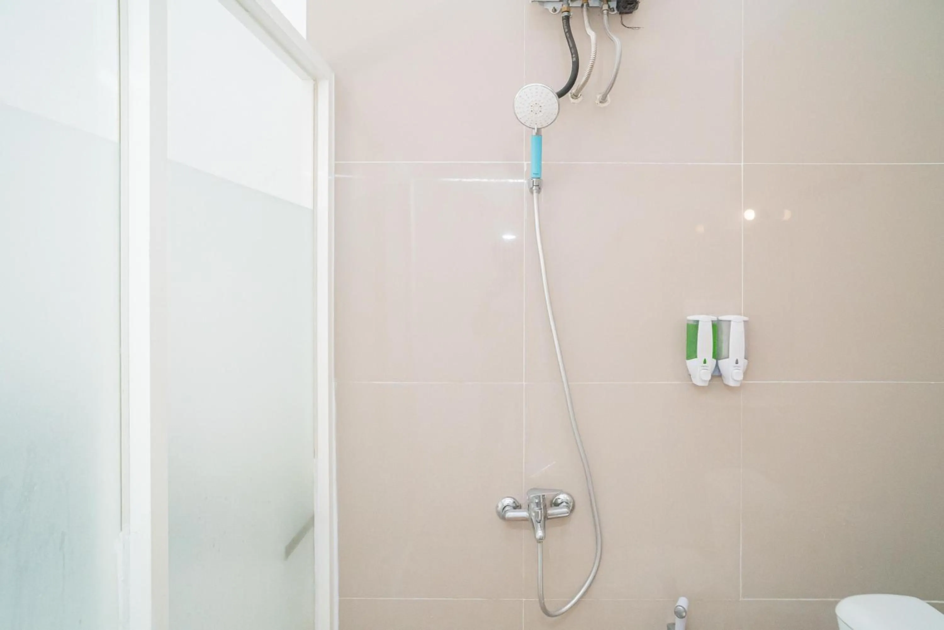 Bathroom in RedDoorz Syariah At Winong Nganjuk