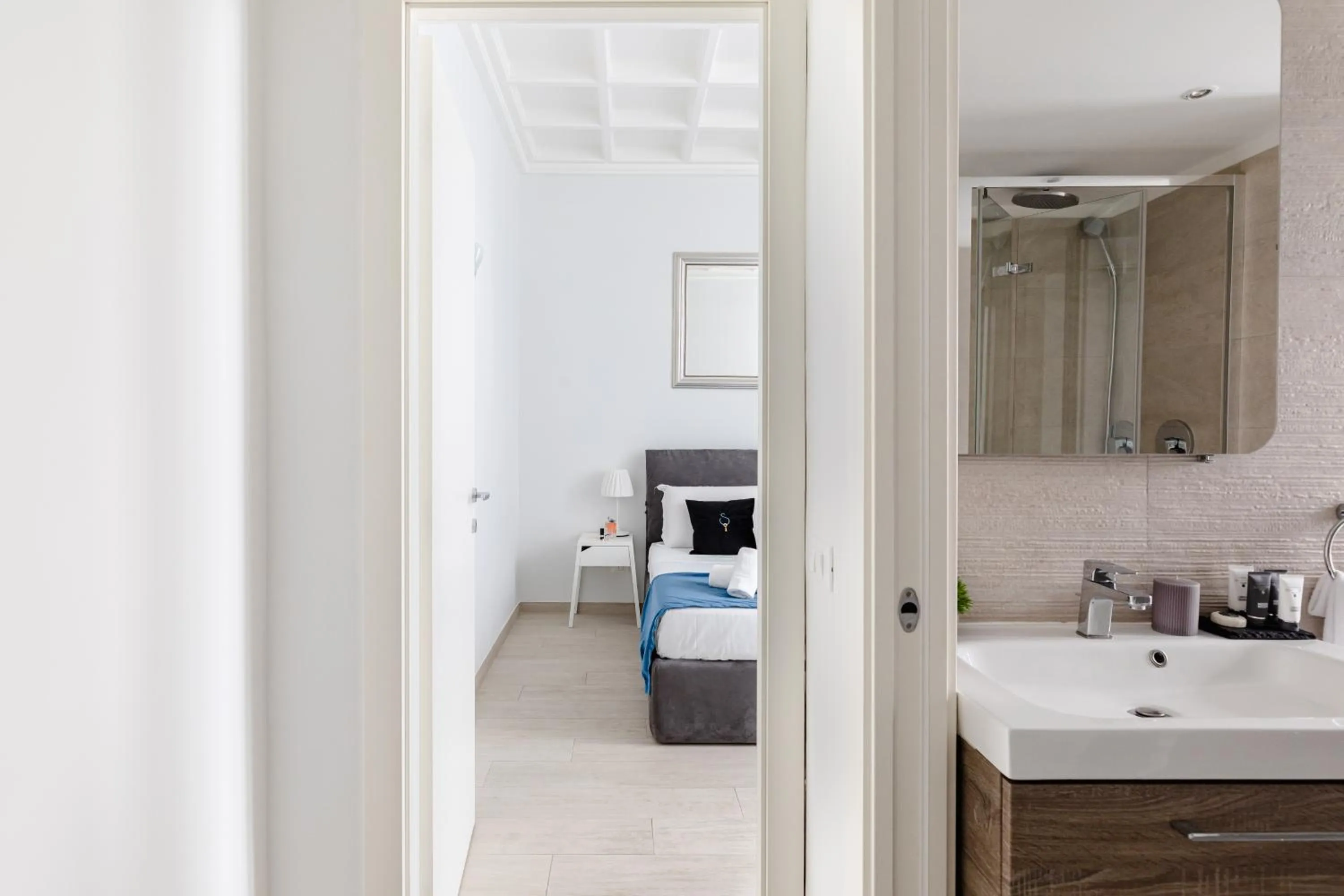 Bathroom, Bed in A World Aparts - 61 Margutta