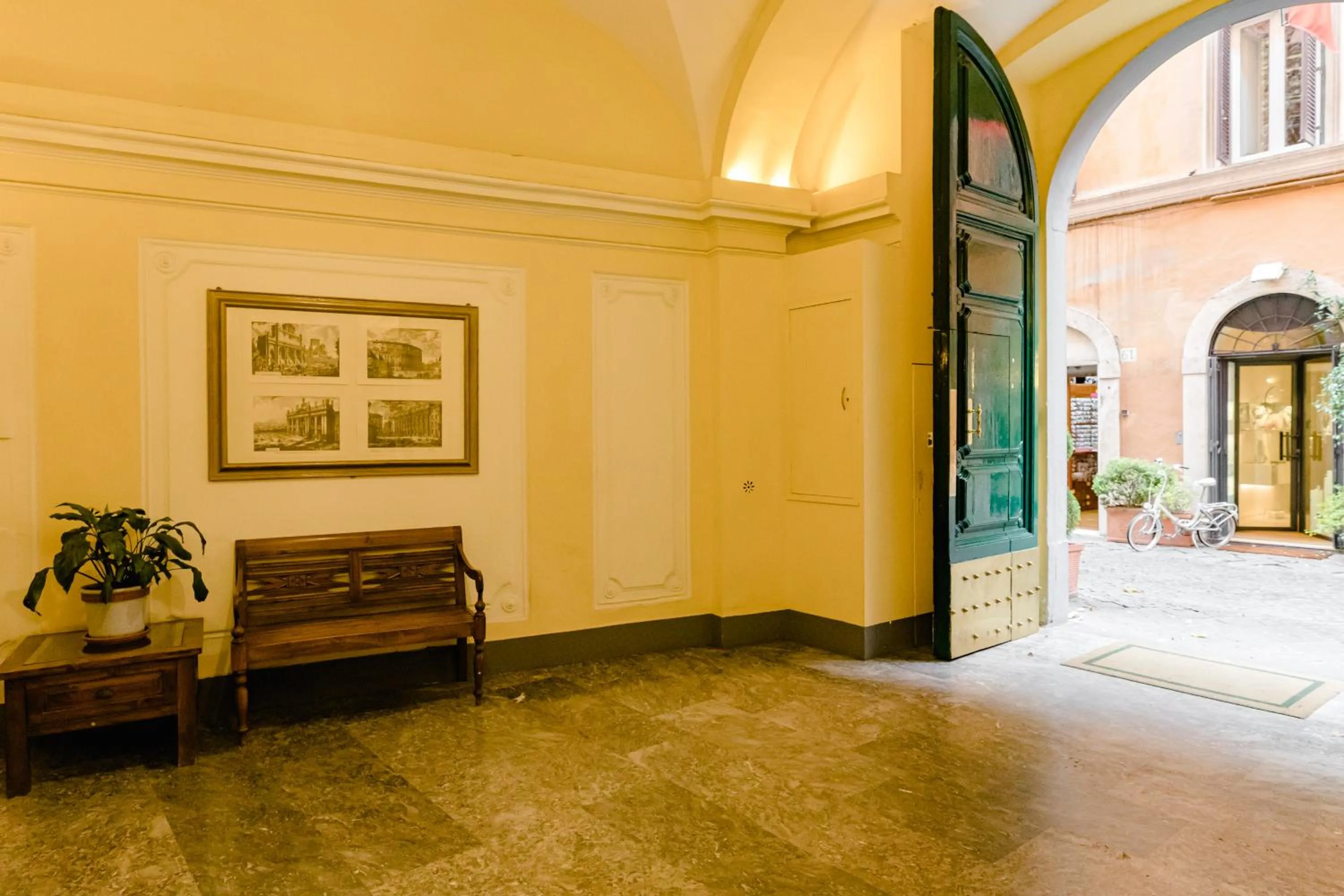 Facade/entrance in A World Aparts - 61 Margutta