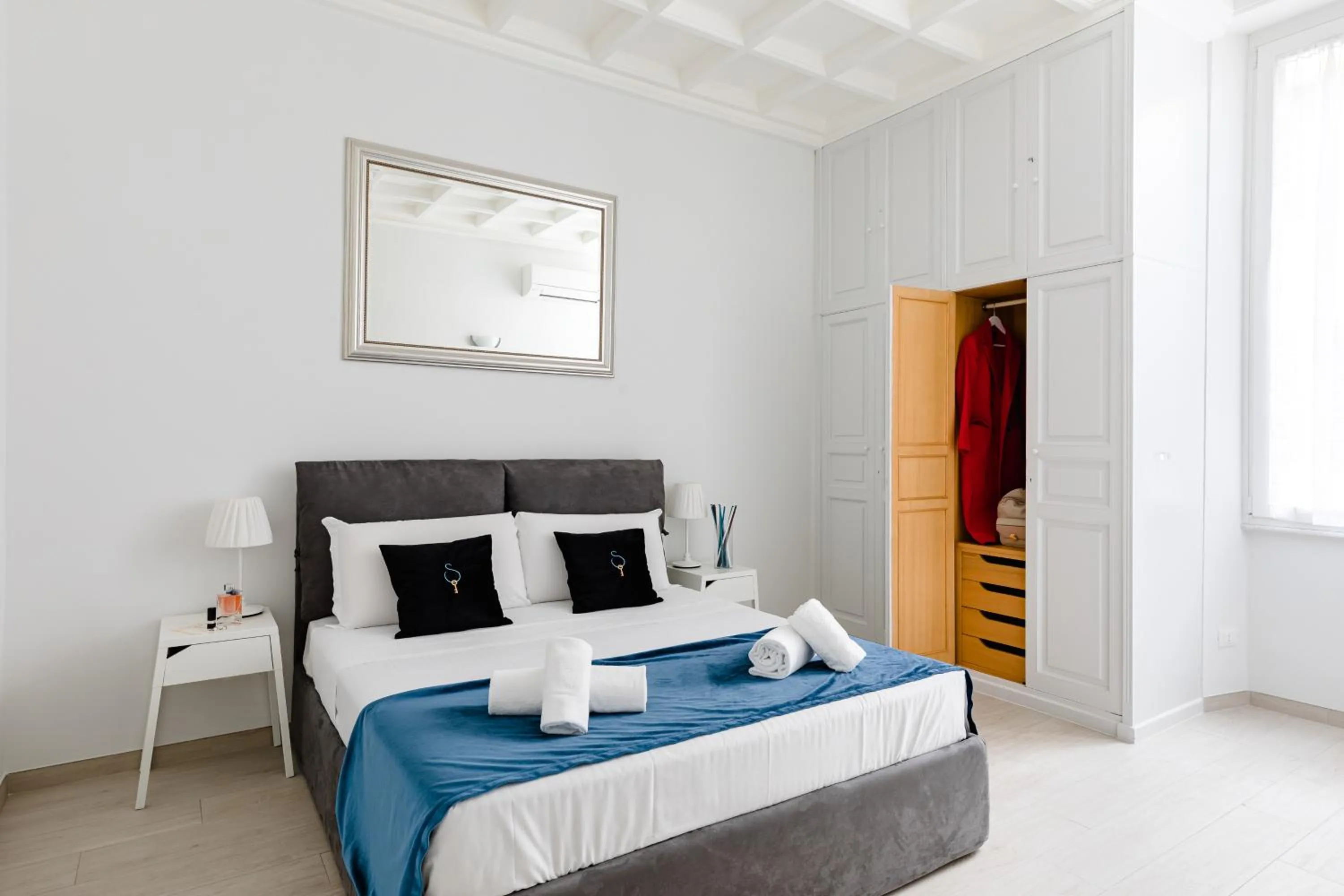 Photo of the whole room, Bed in A World Aparts - 61 Margutta