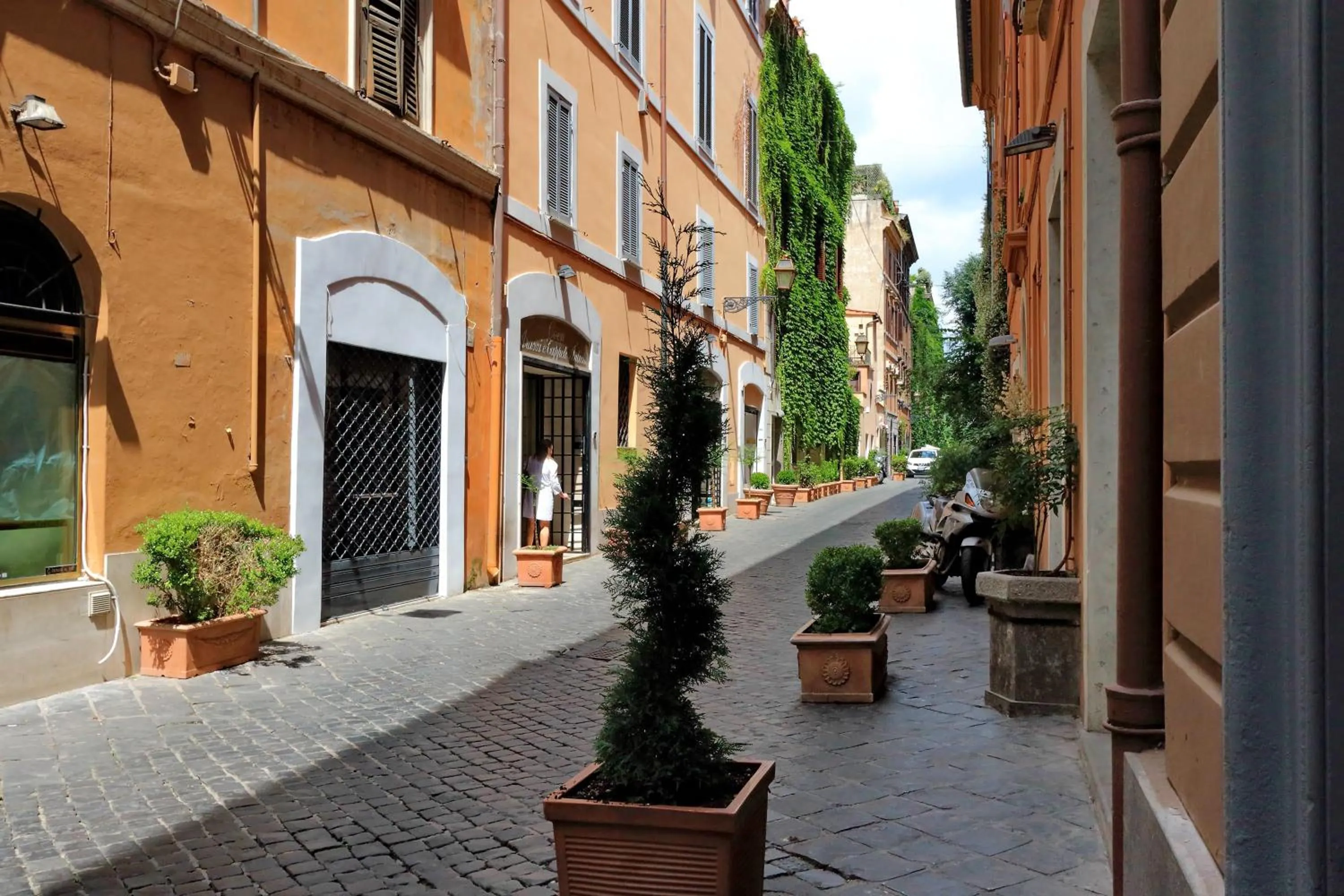 Facade/entrance in A World Aparts - 61 Margutta