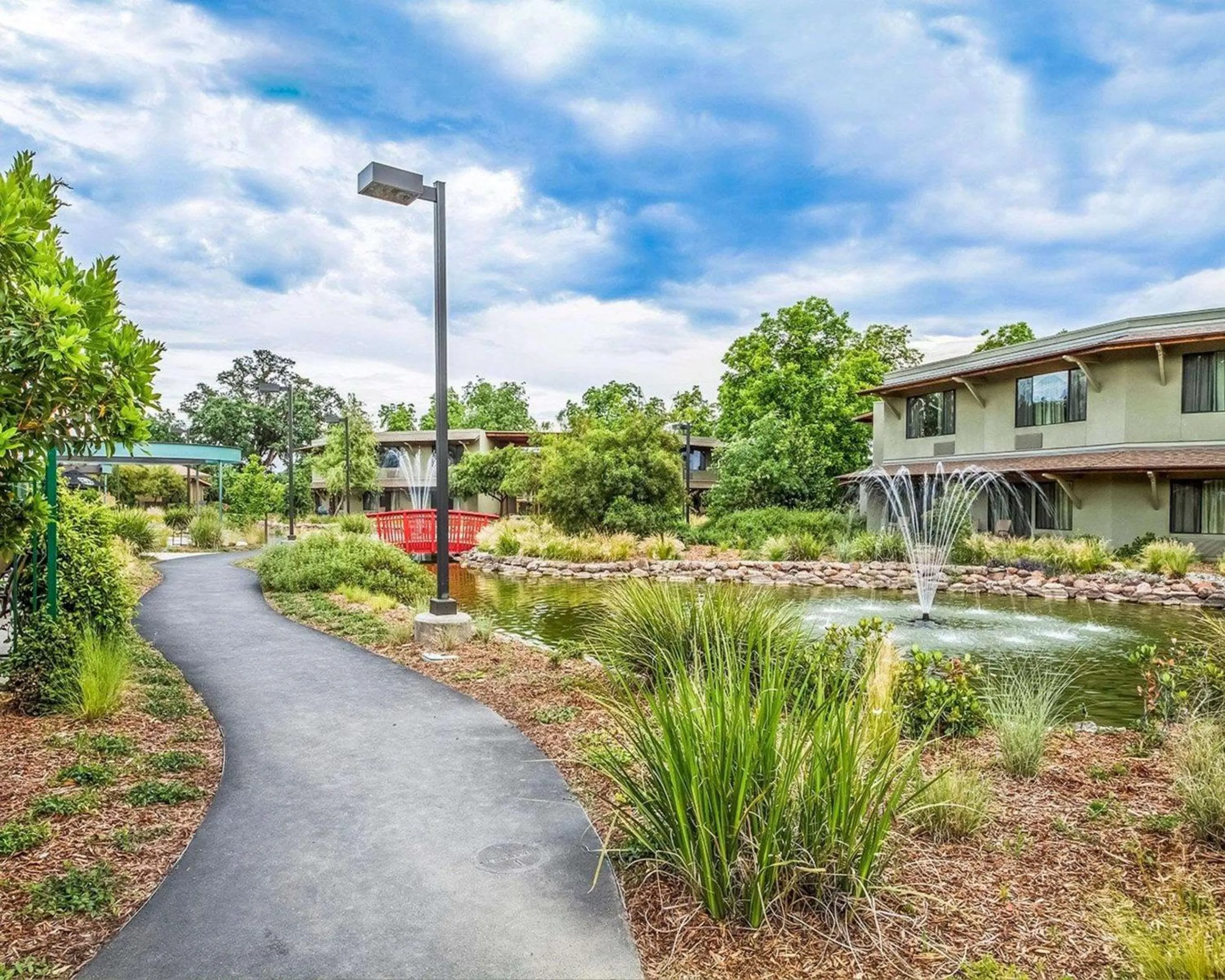 Property building in Gaia Hotel & Spa Redding, an Ascend Collection Hotel