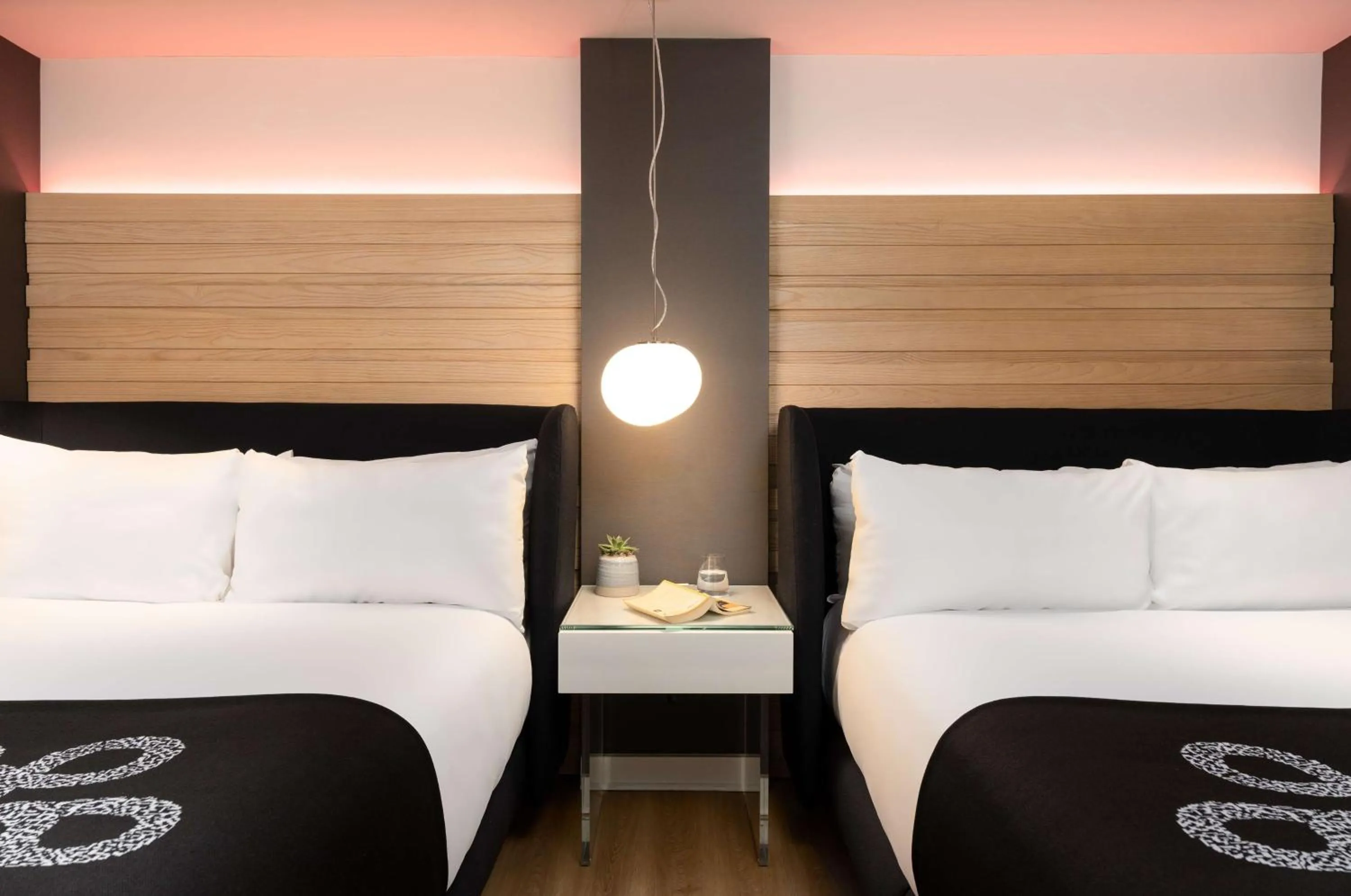 Property building, Bed in Hotel Zena Washington DC