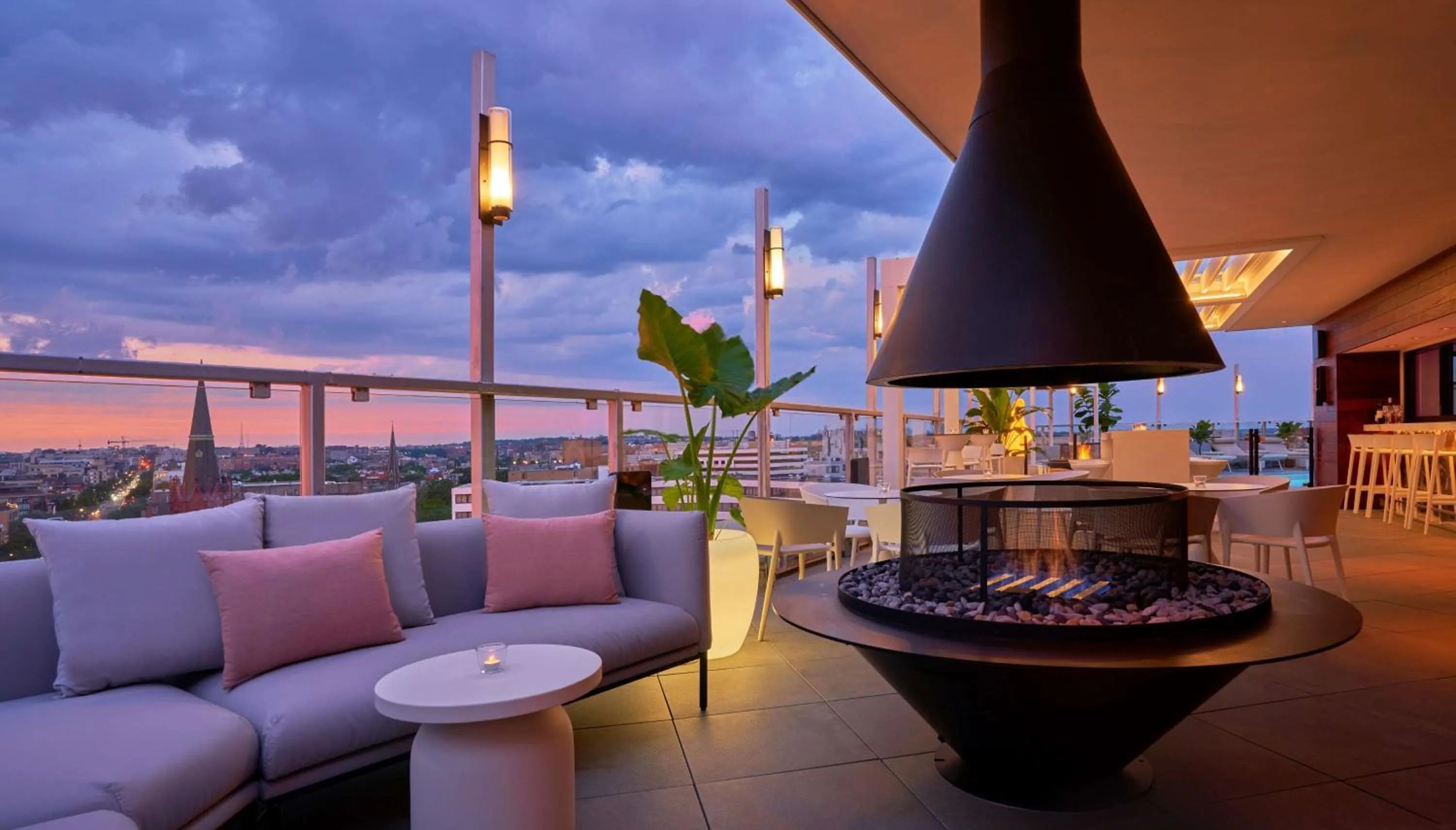 Property building in Hotel Zena Washington DC