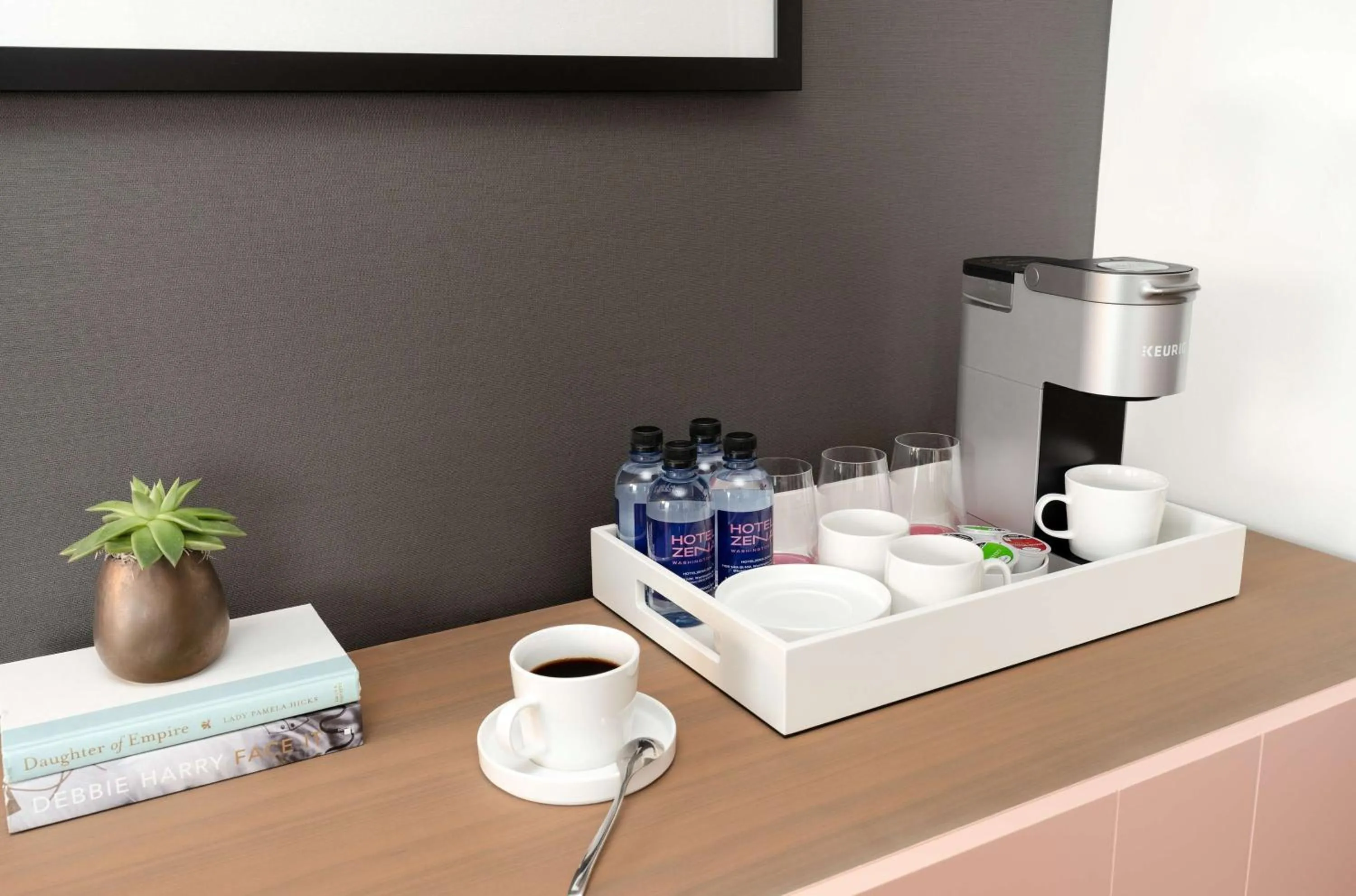 Bedroom in Hotel Zena Washington DC