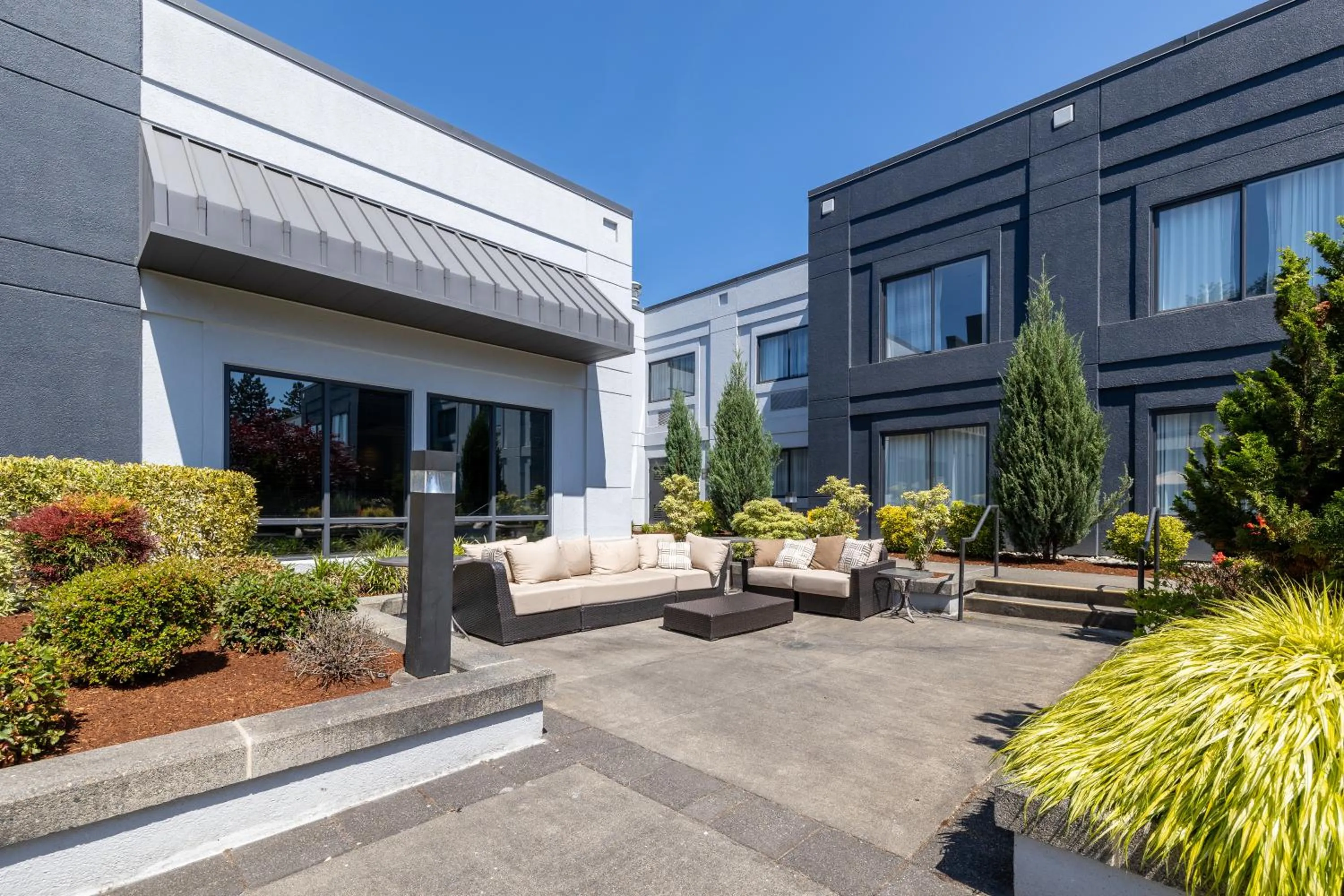 Patio in Country Inn & Suites by Radisson, Seattle-Bothell, WA