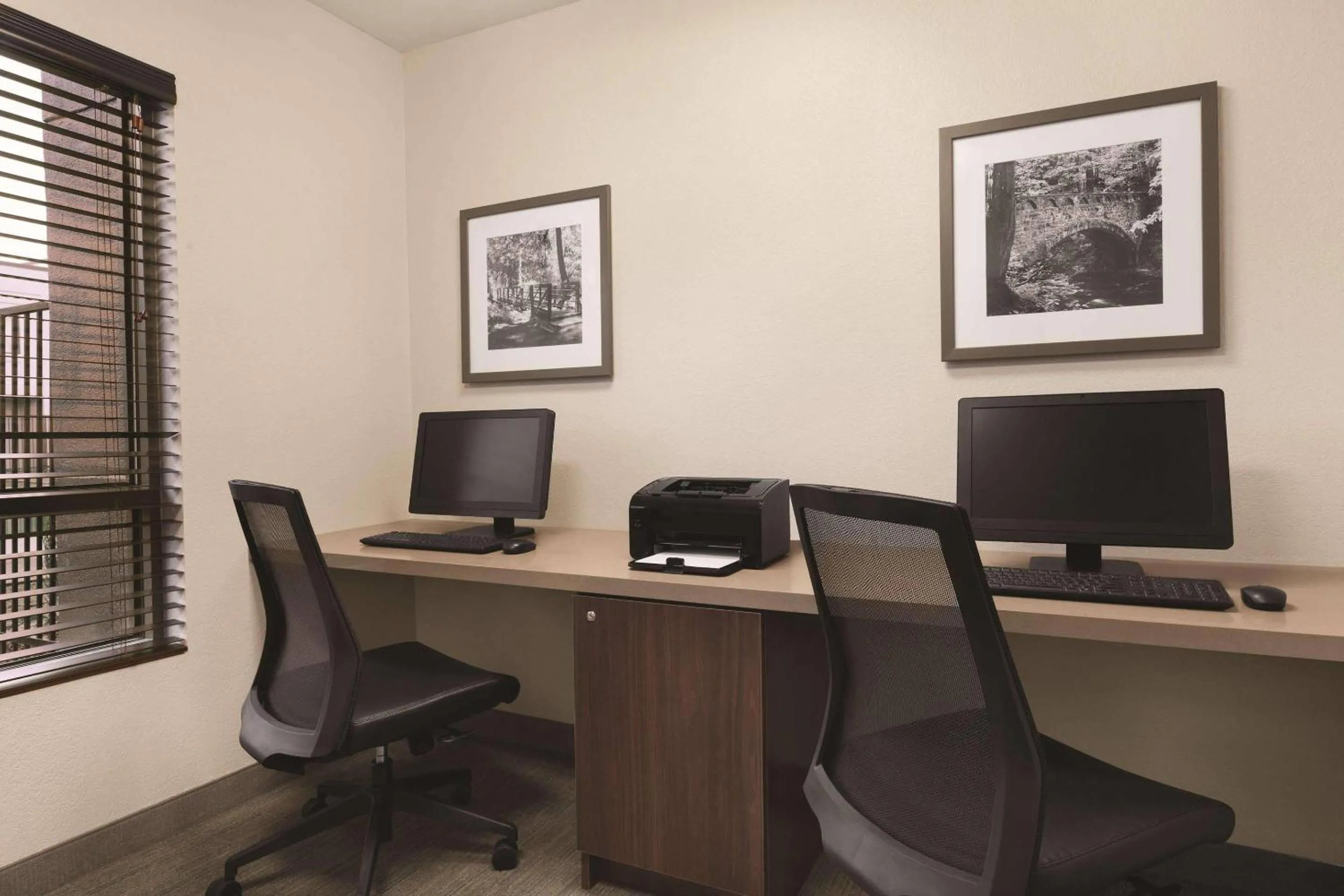 Business facilities in Country Inn & Suites by Radisson, Seattle-Bothell, WA