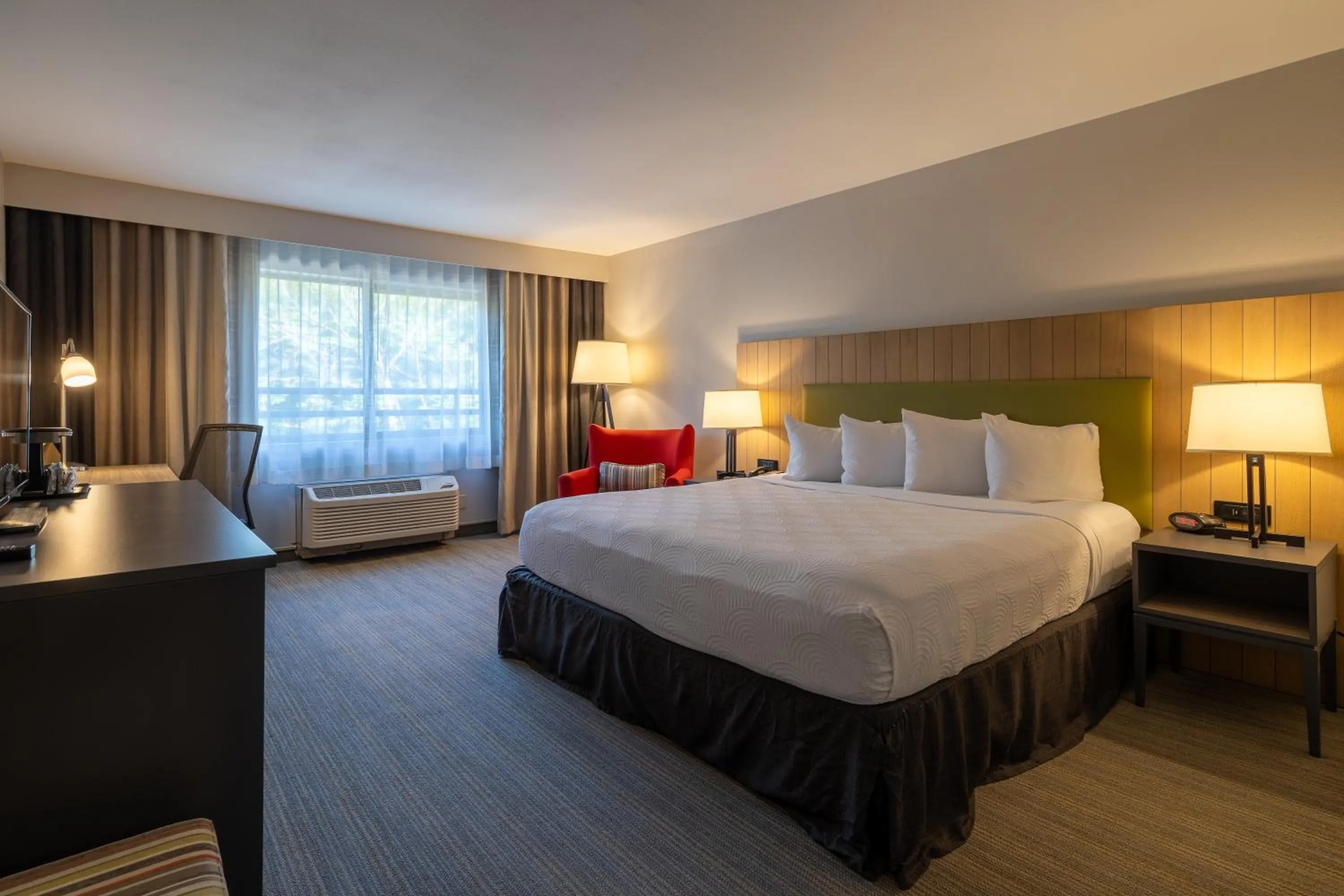 Photo of the whole room, Bed in Country Inn & Suites by Radisson, Seattle-Bothell, WA